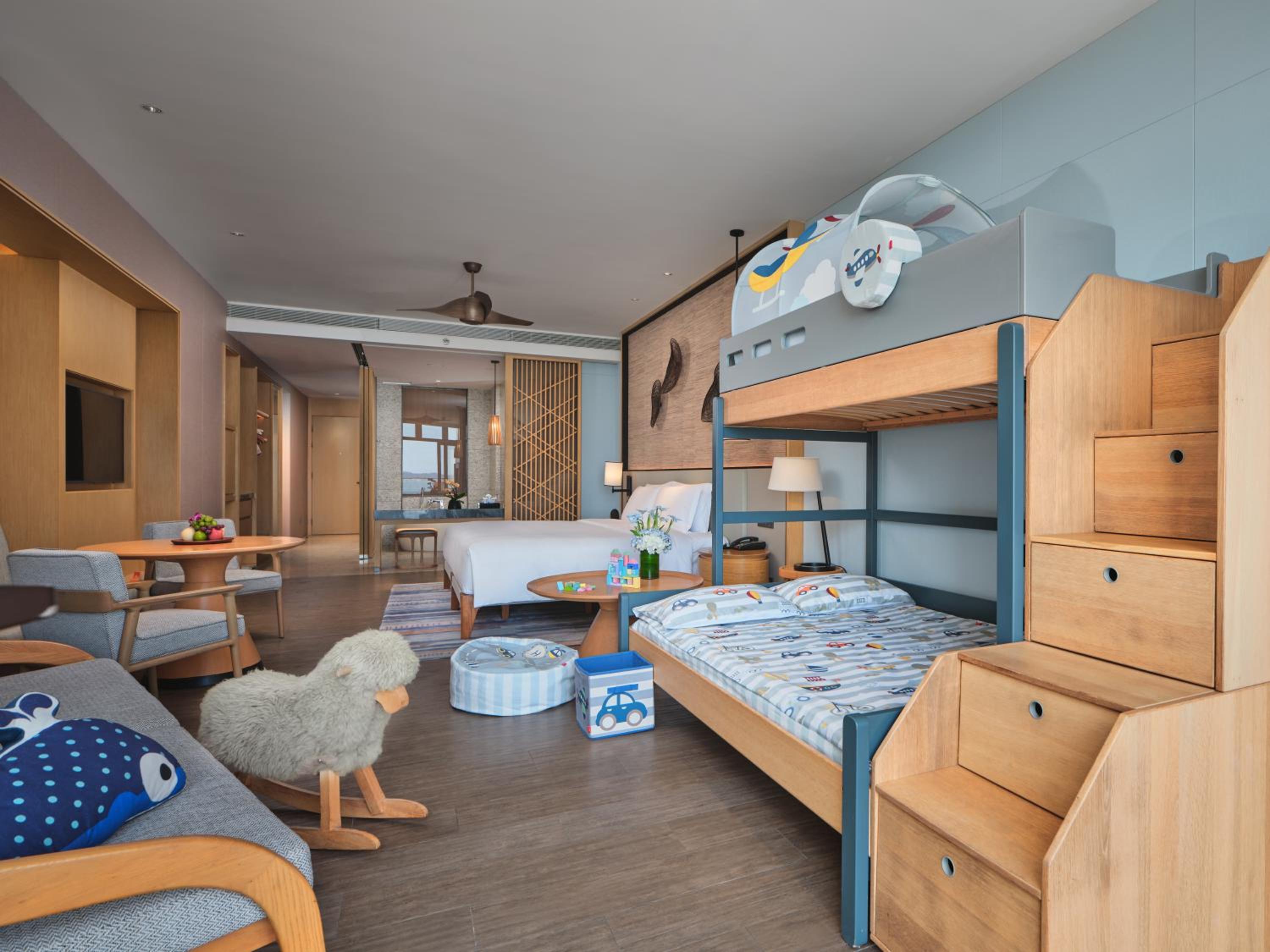 1 King 1 Bunk Standard Ocean View Kids Theme
