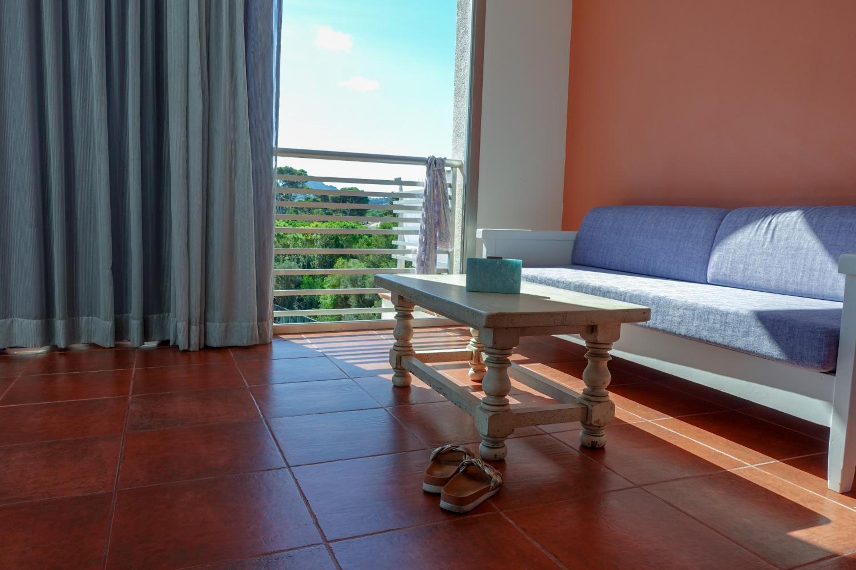 Quadruple Room with Balcony thumbnail 5