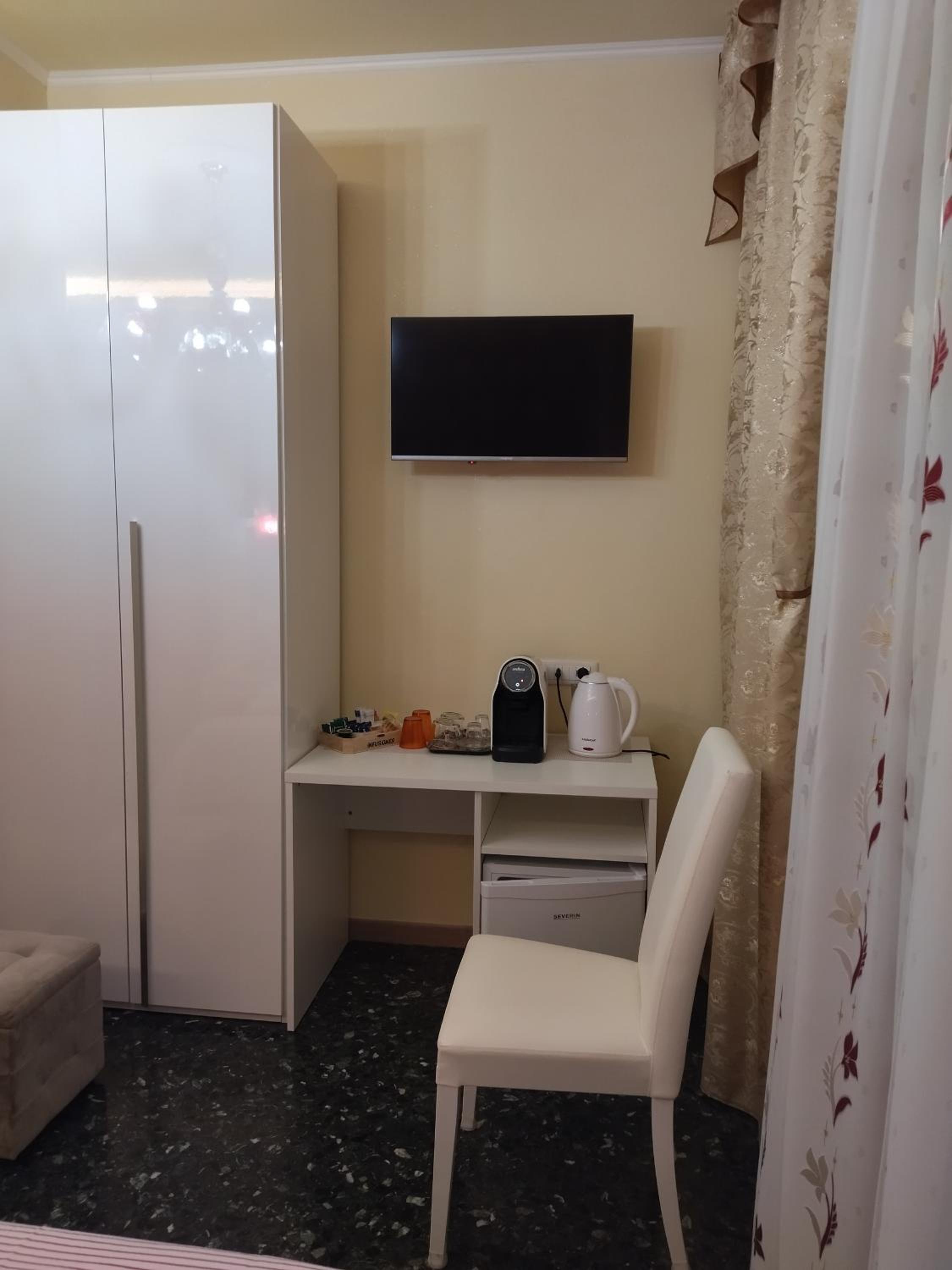 Double Room with Private Bathroom - Photo 45