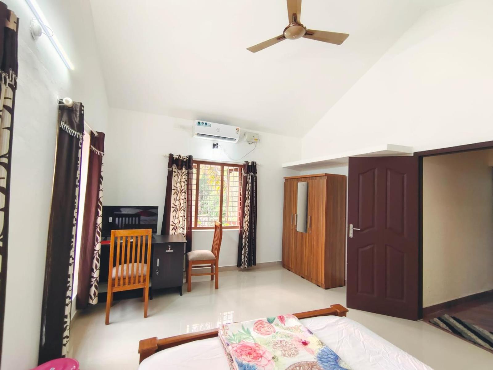 Economy Double Room photo 1