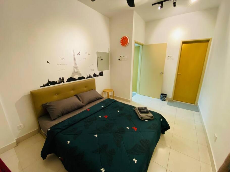 Three-Bedroom Apartment photo 2