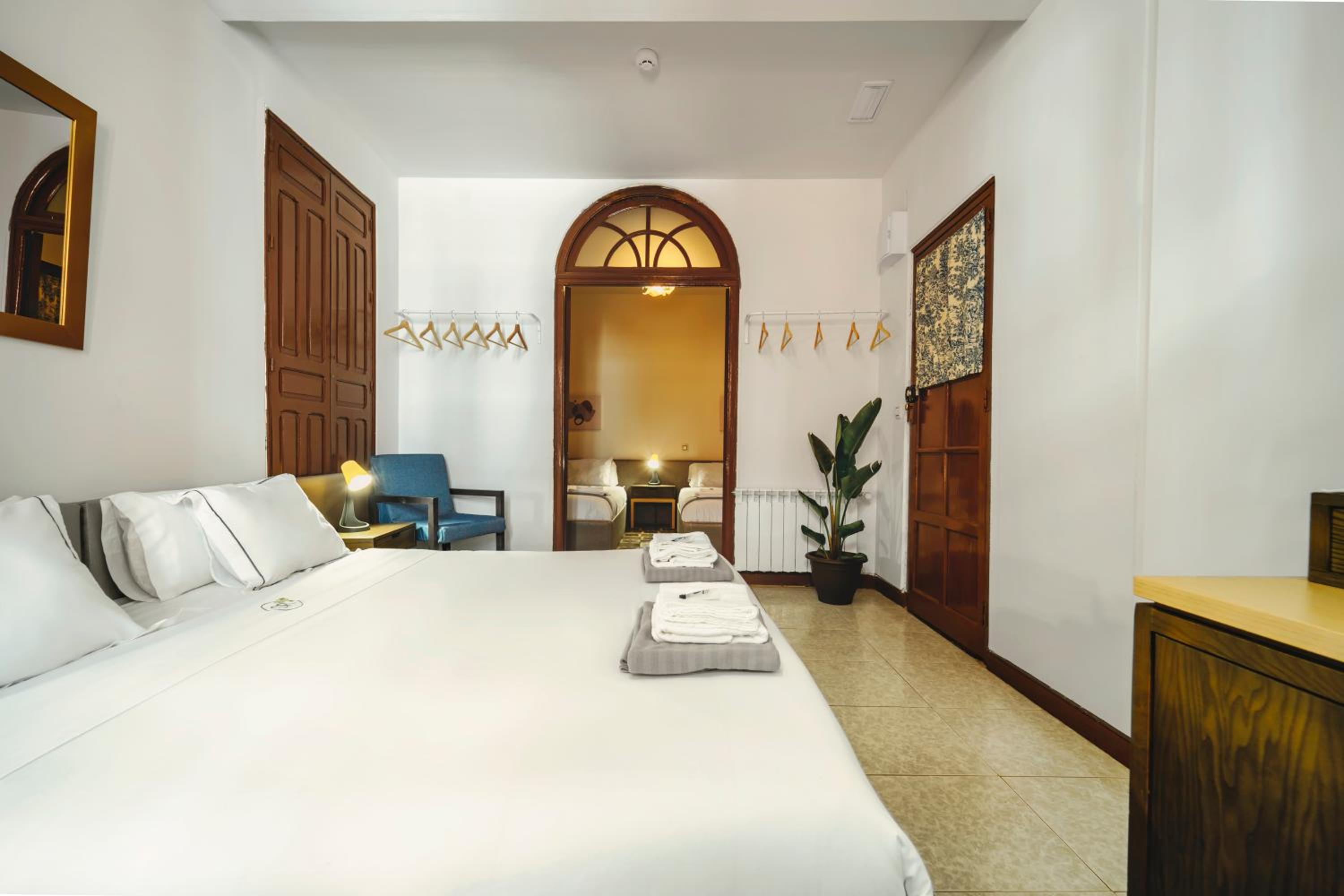 Quadruple Room with Private External Bathroom - Photo 1