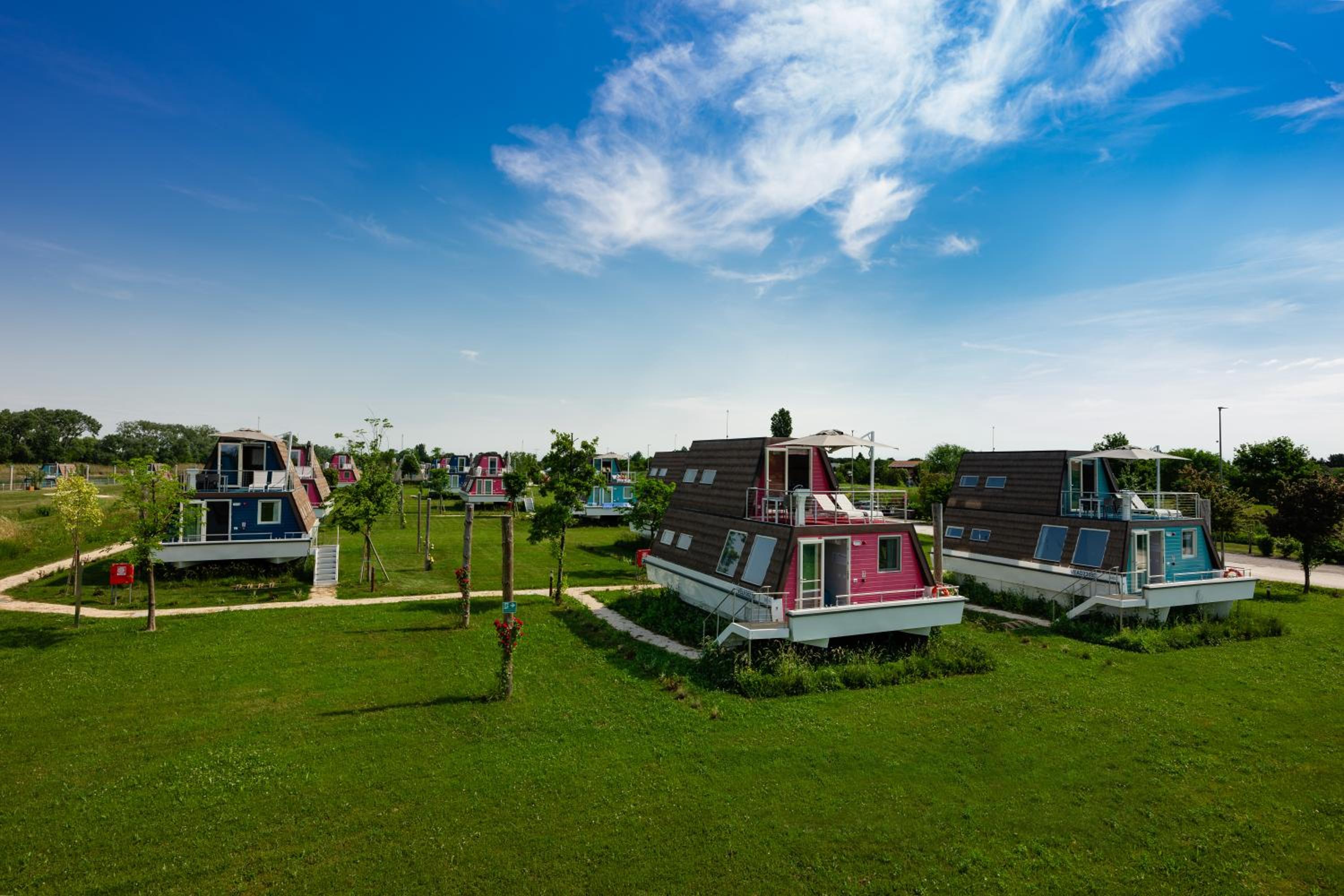 Mobile Home - Photo 6