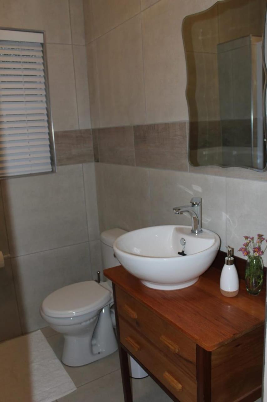 Standard Twin Room - Photo 2