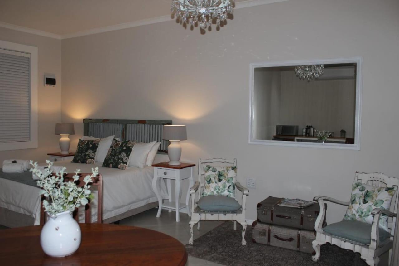 Standard Twin Room - Photo 1