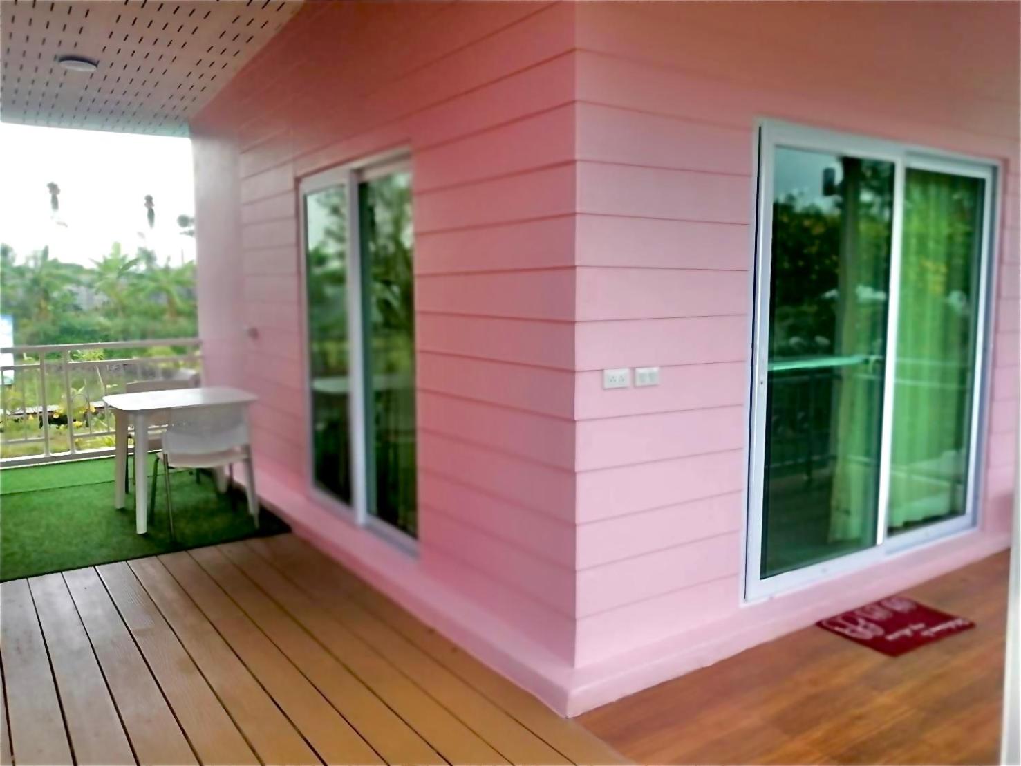 Family Room with Garden View - Photo 5