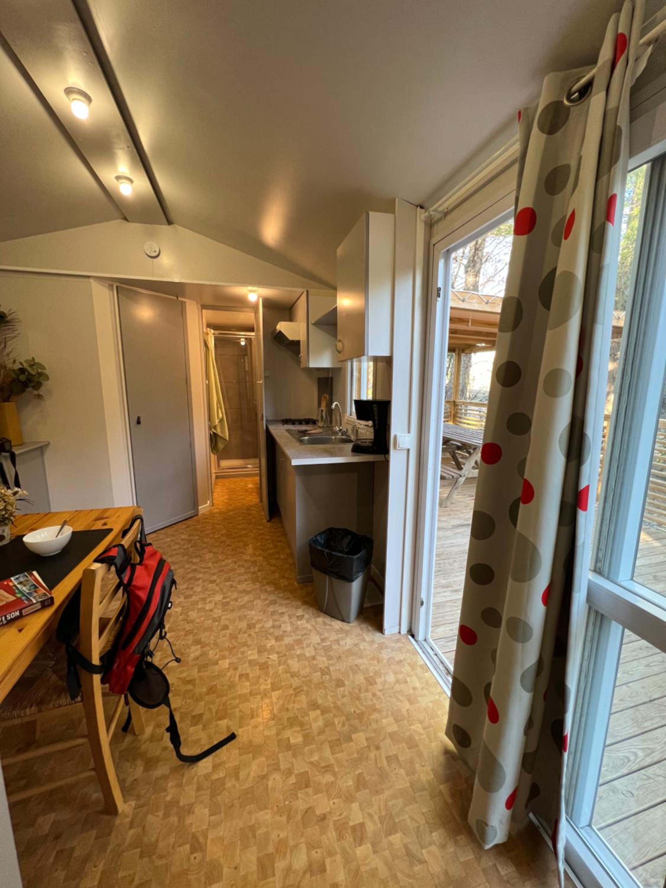 Mobile Home - Photo 3