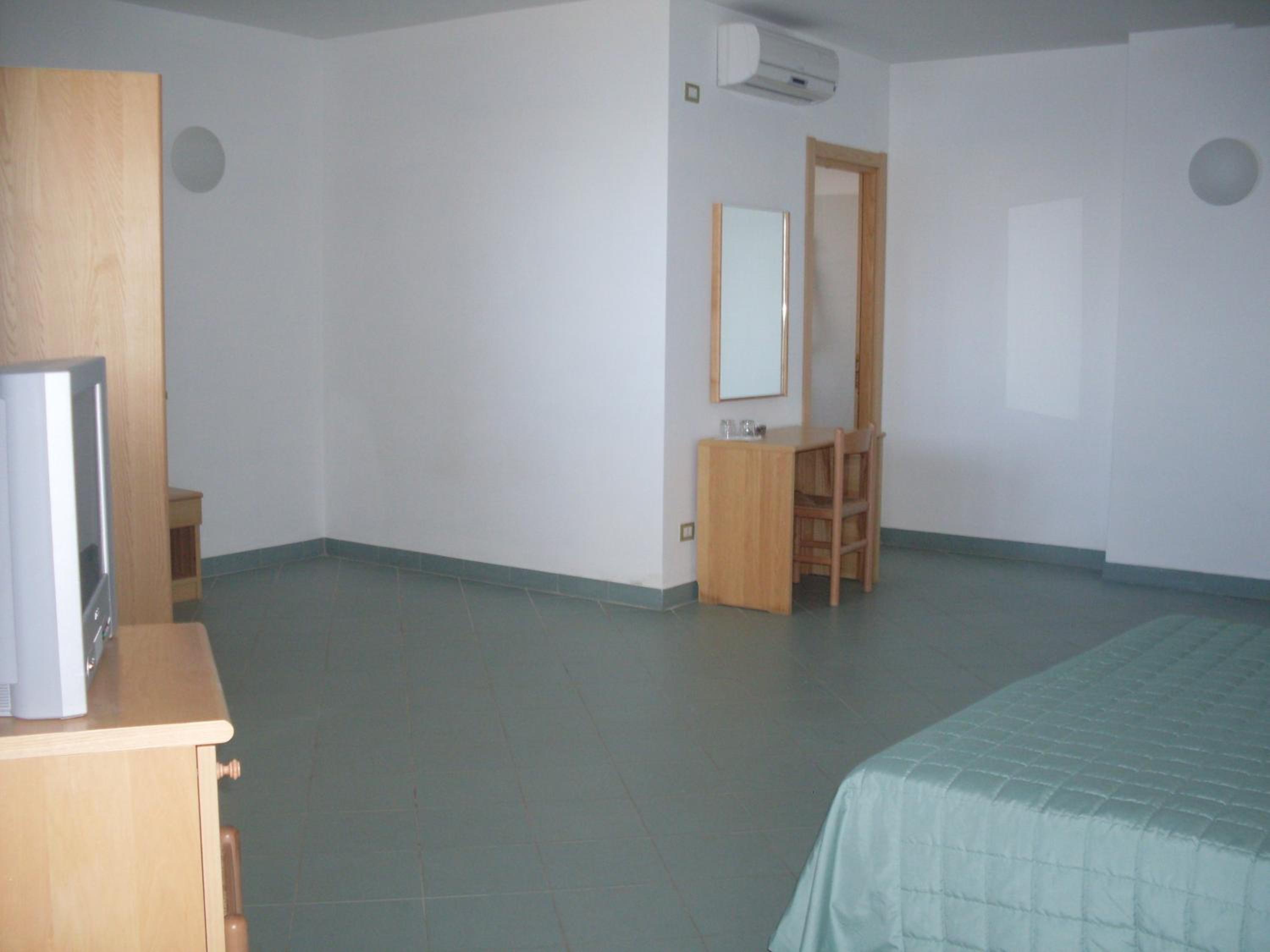 Double Room with Balcony - Photo 1