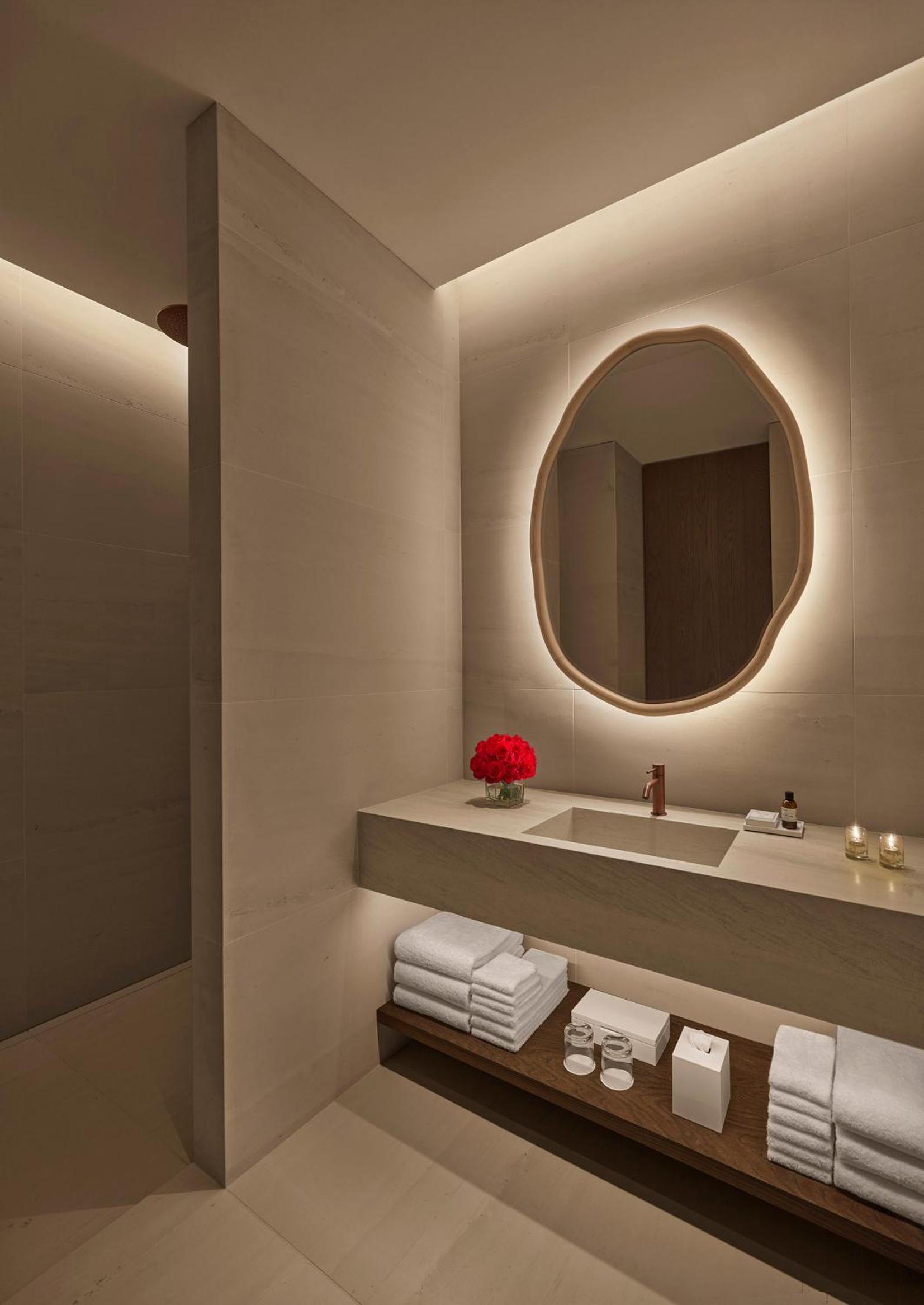Superior King Room with Terrace thumbnail 5