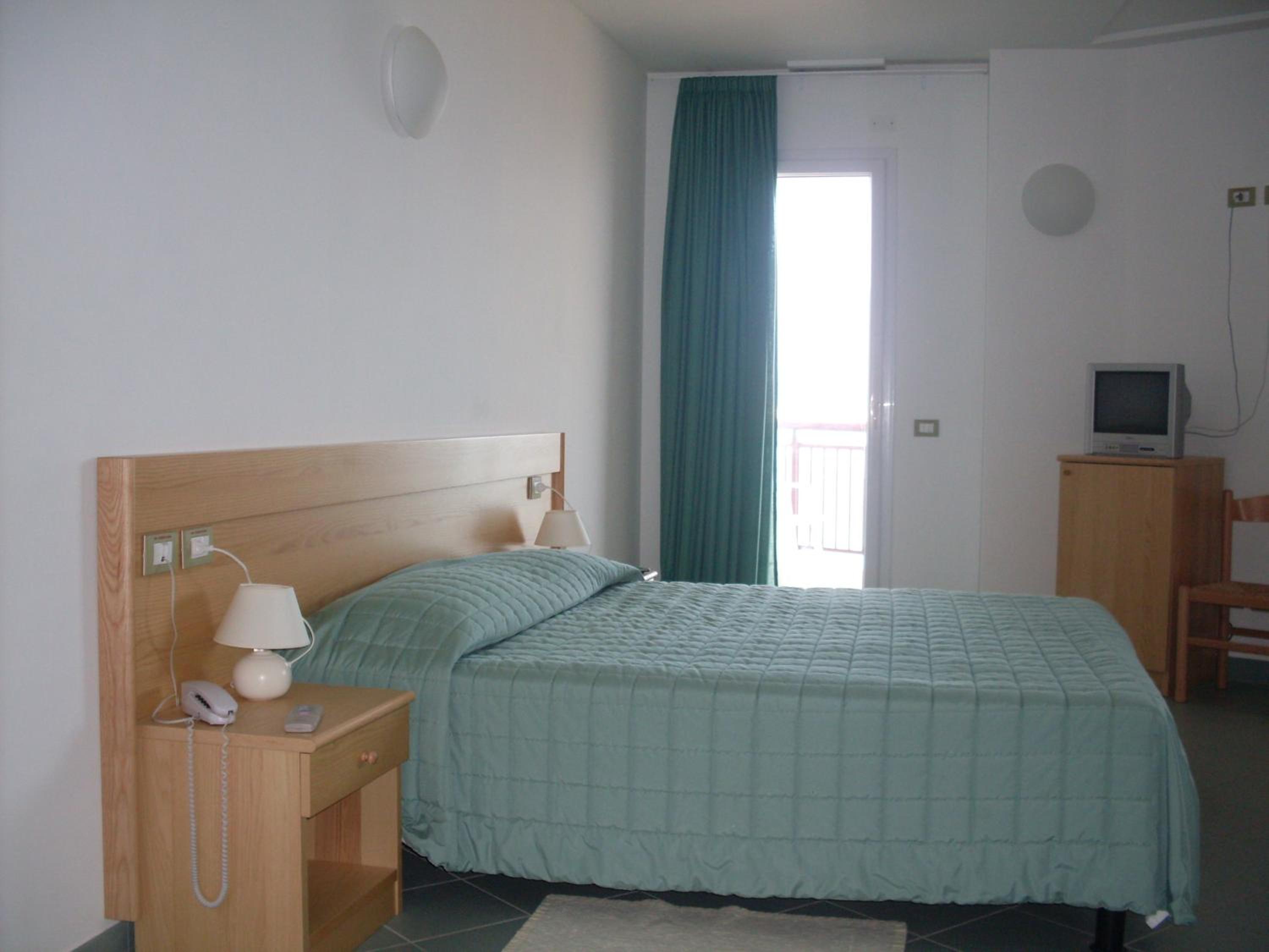 Double Room with Balcony and Sea View - Photo 1