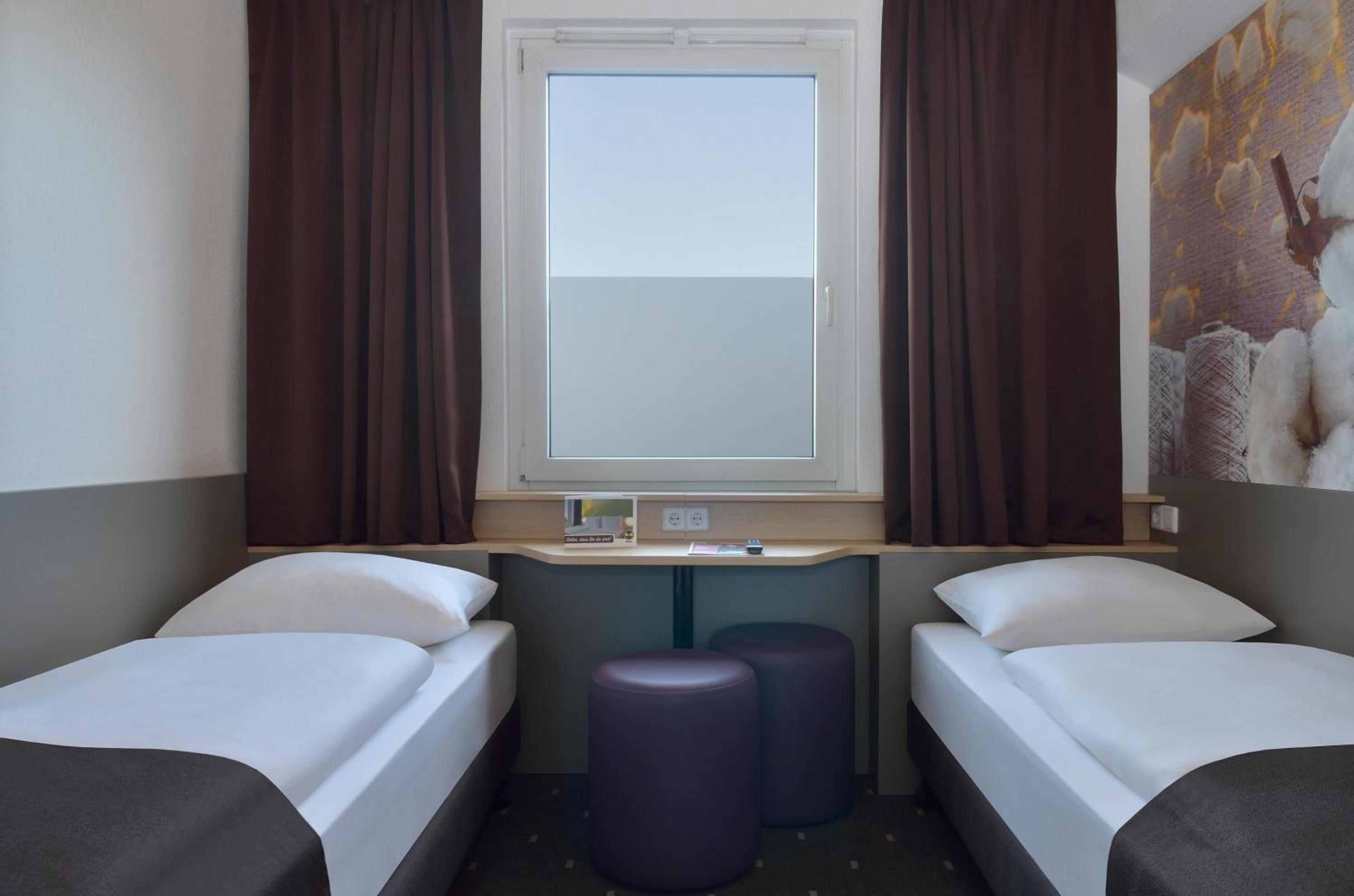 Twin Room - Photo 2