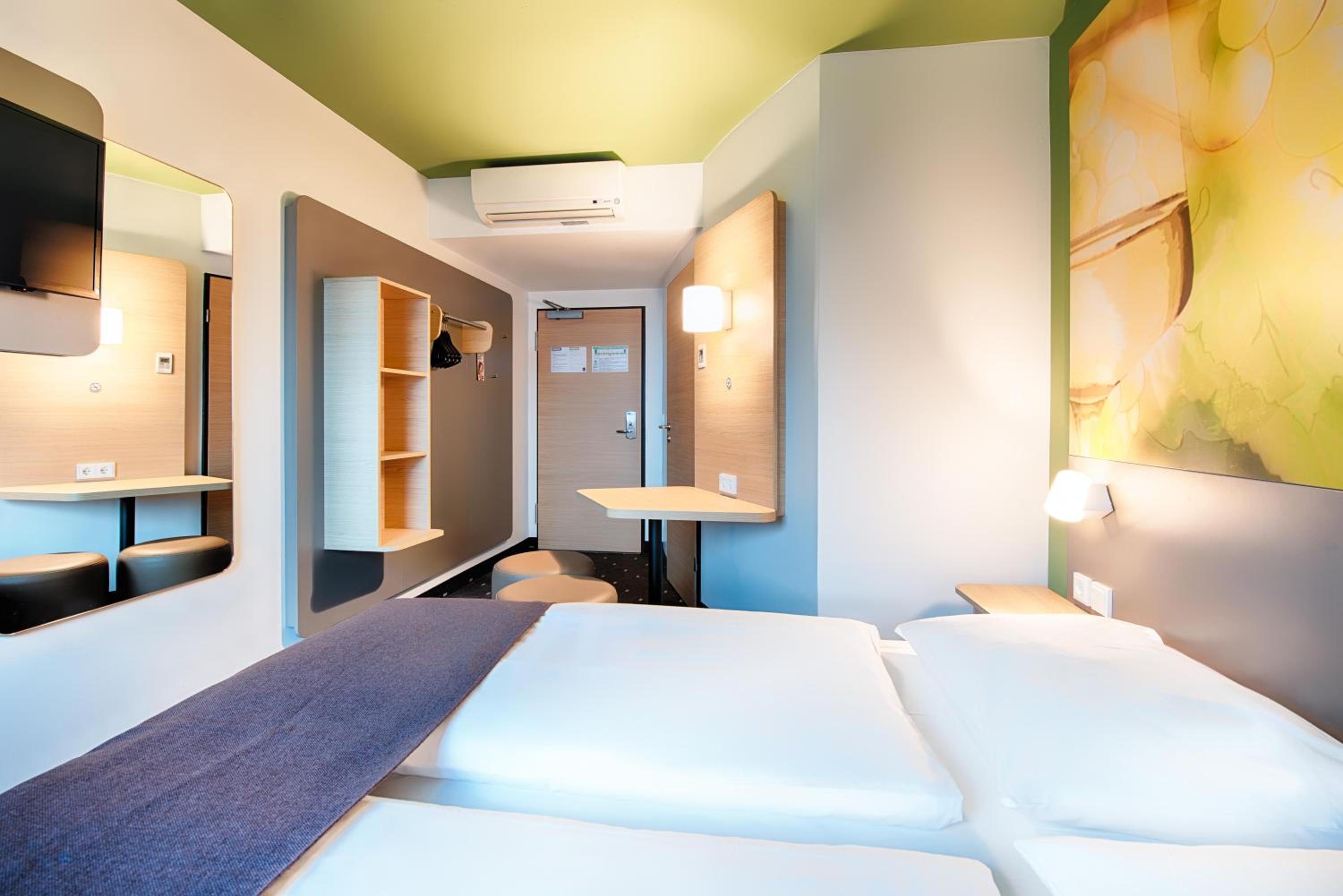 Double Room thumbnail 5