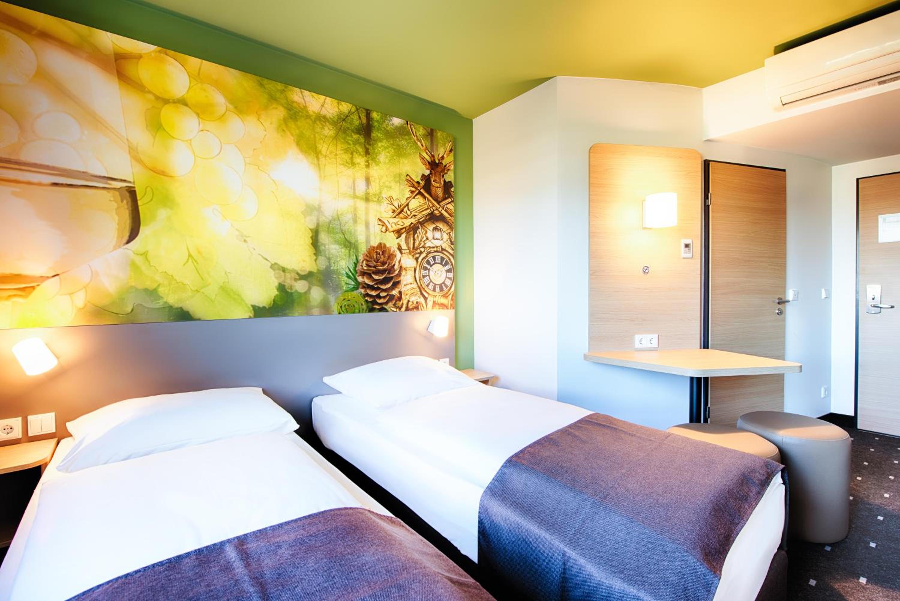 Twin Room thumbnail 5