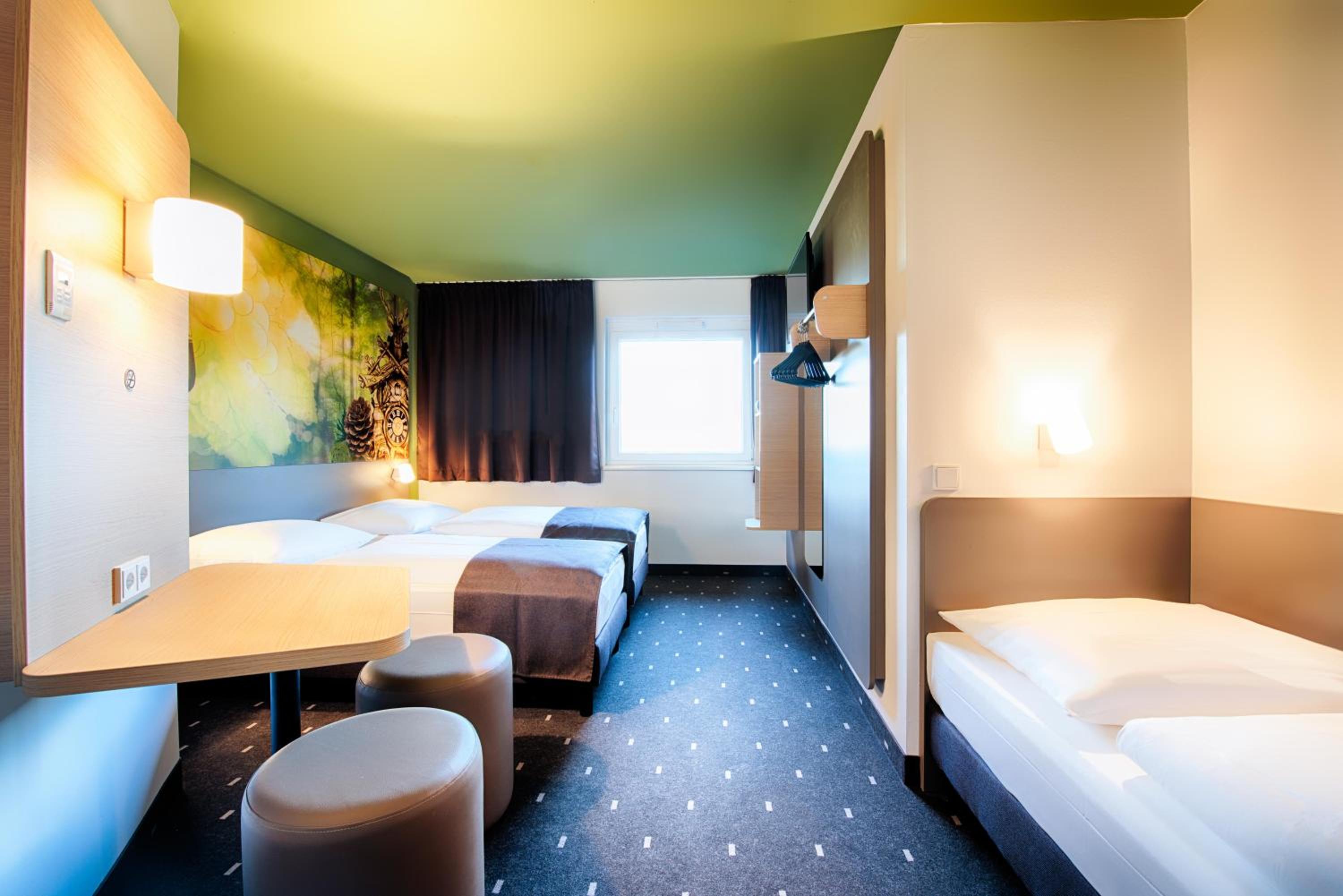 Triple Room thumbnail 5