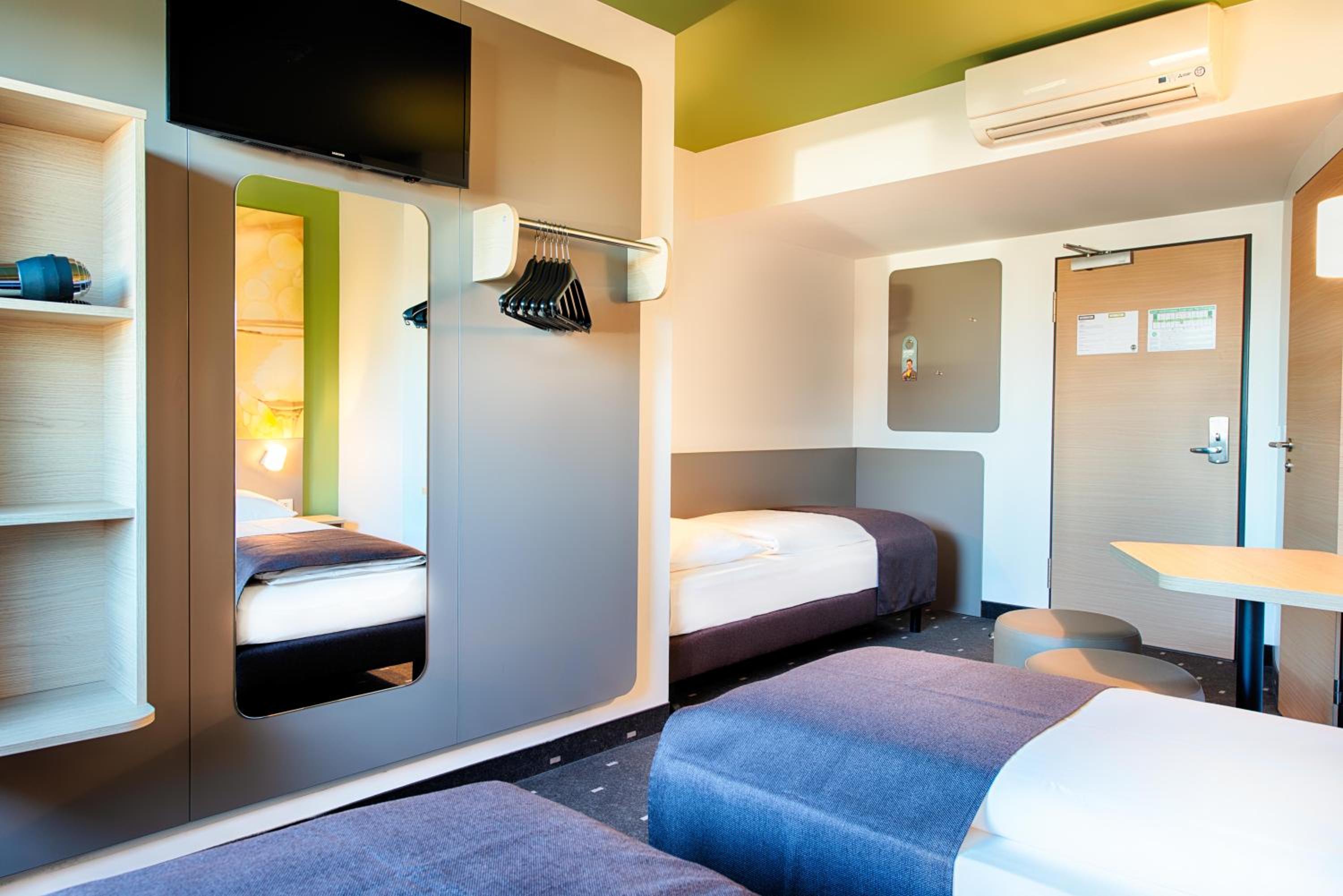 Triple Room thumbnail 6