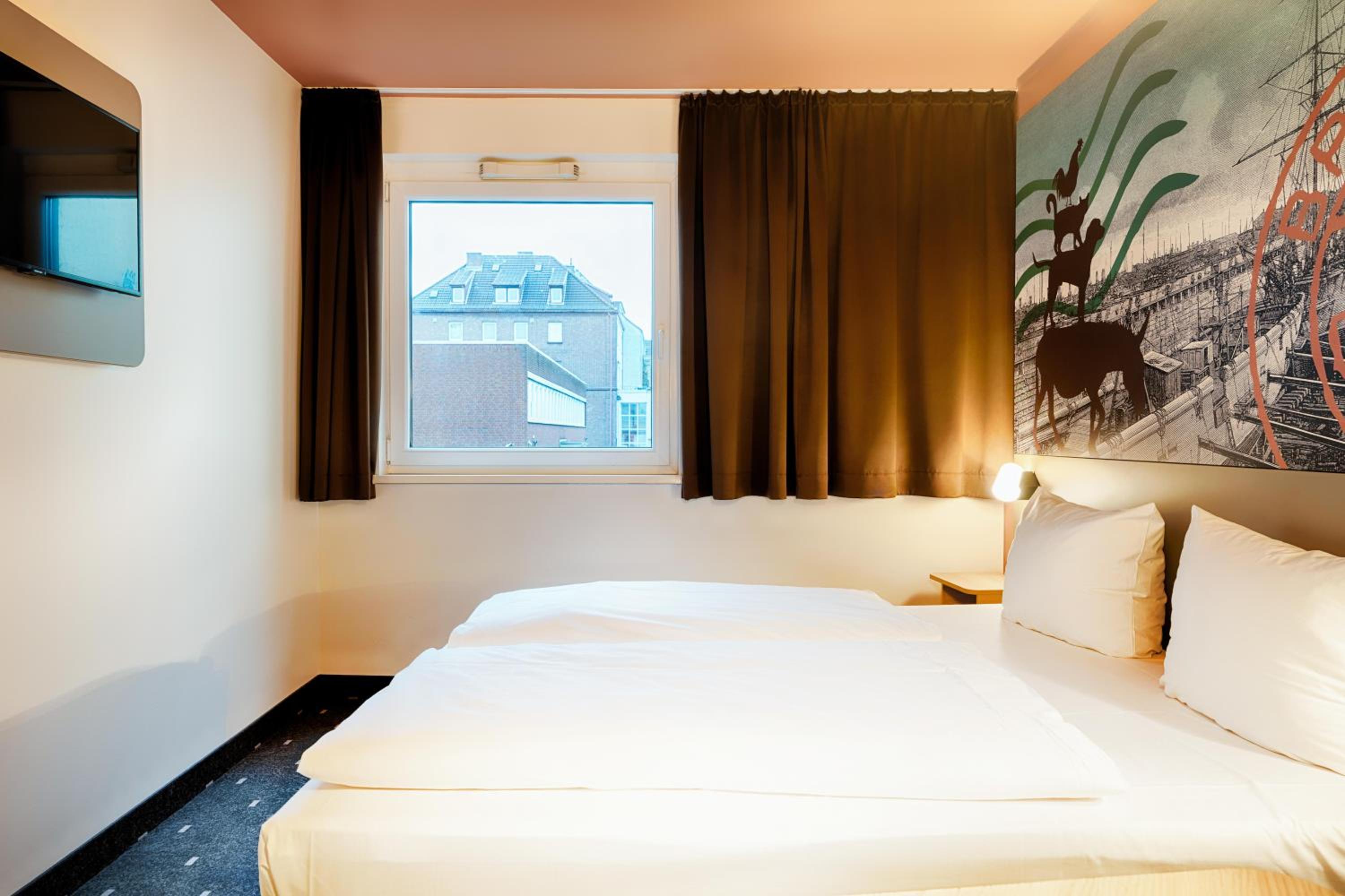 Double Room - Non-Smoking  - Photo 2