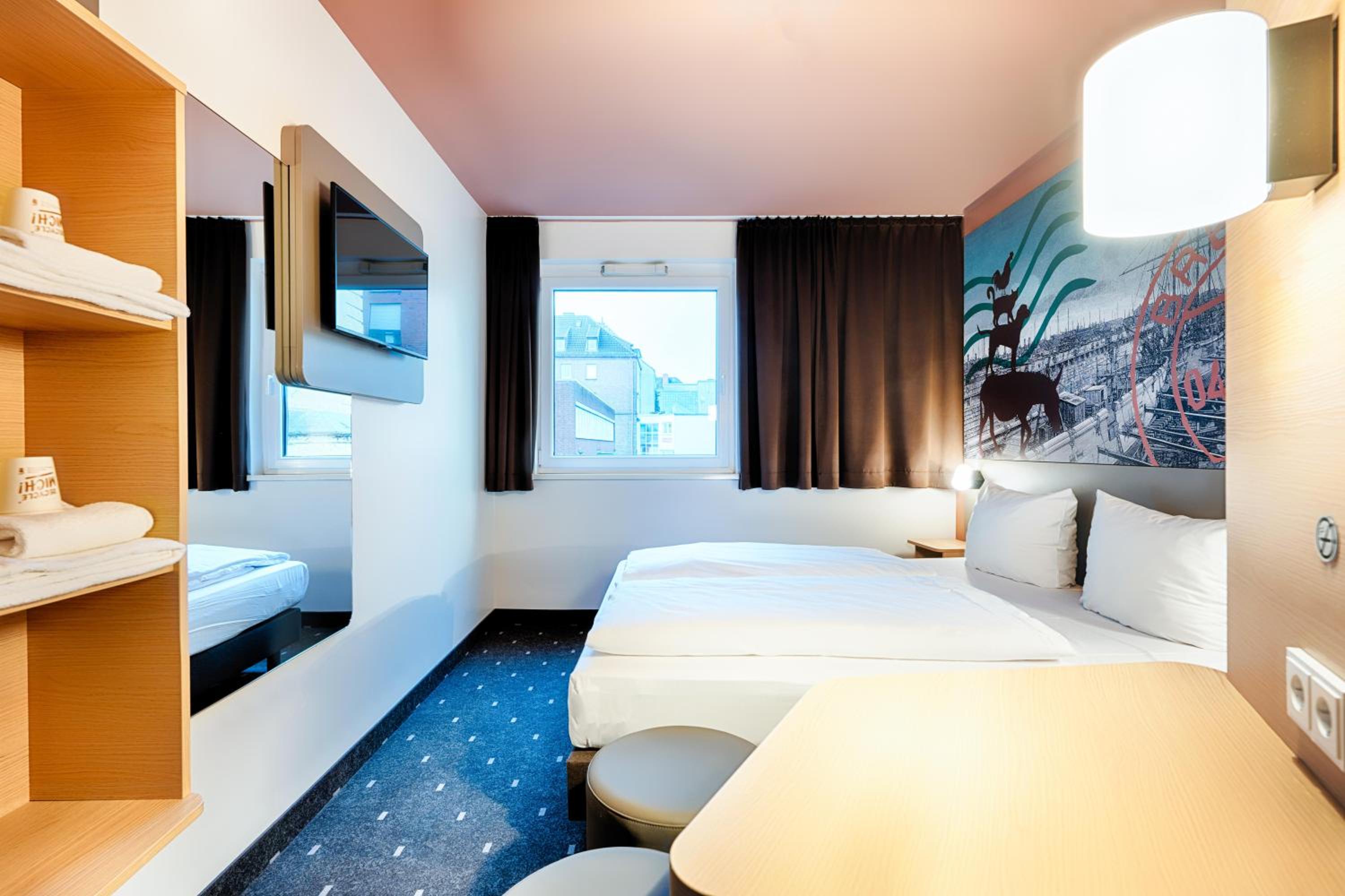 Double Room - Non-Smoking  - Photo 5