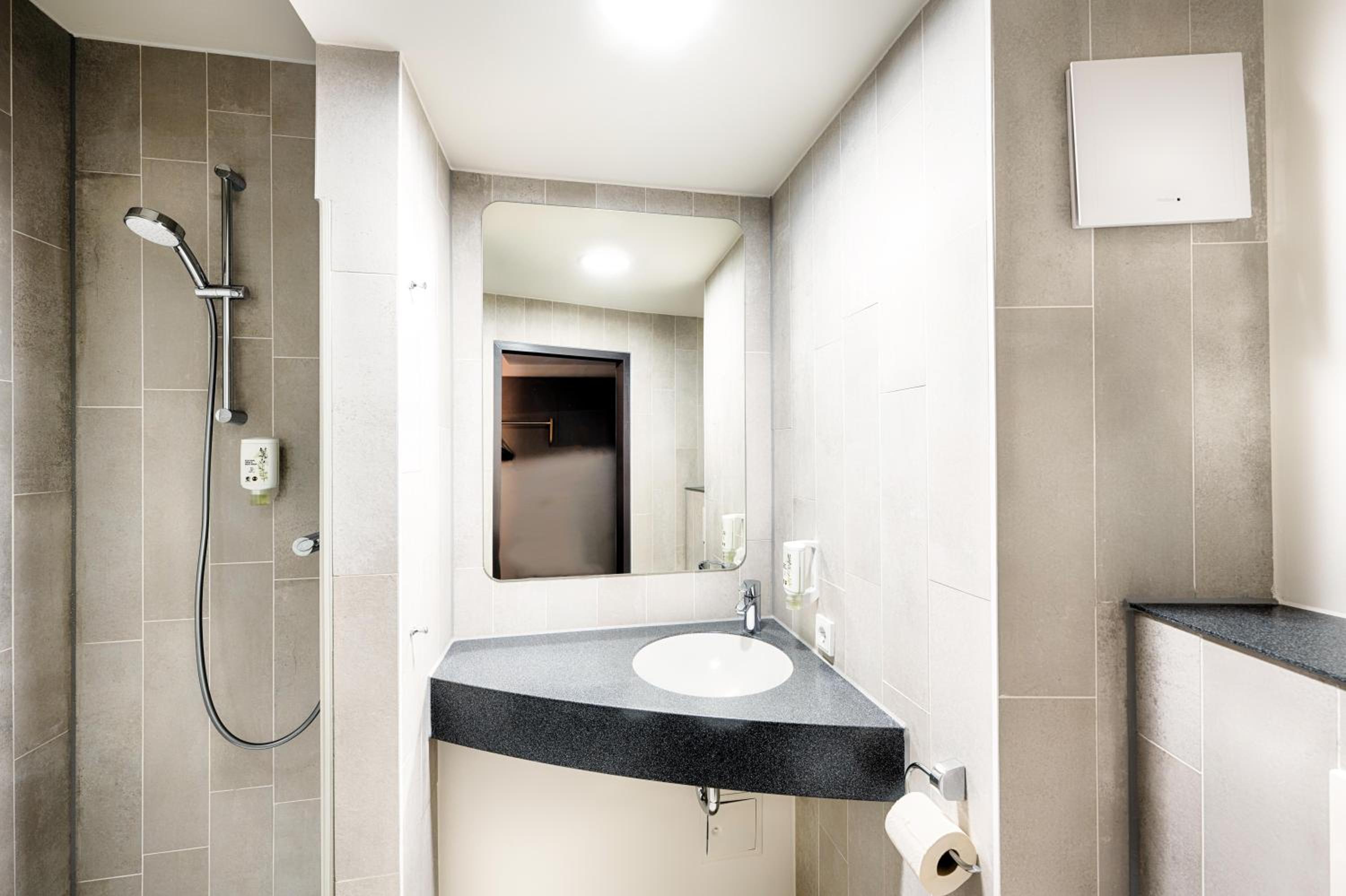 Double Room - Non-Smoking  - Photo 4