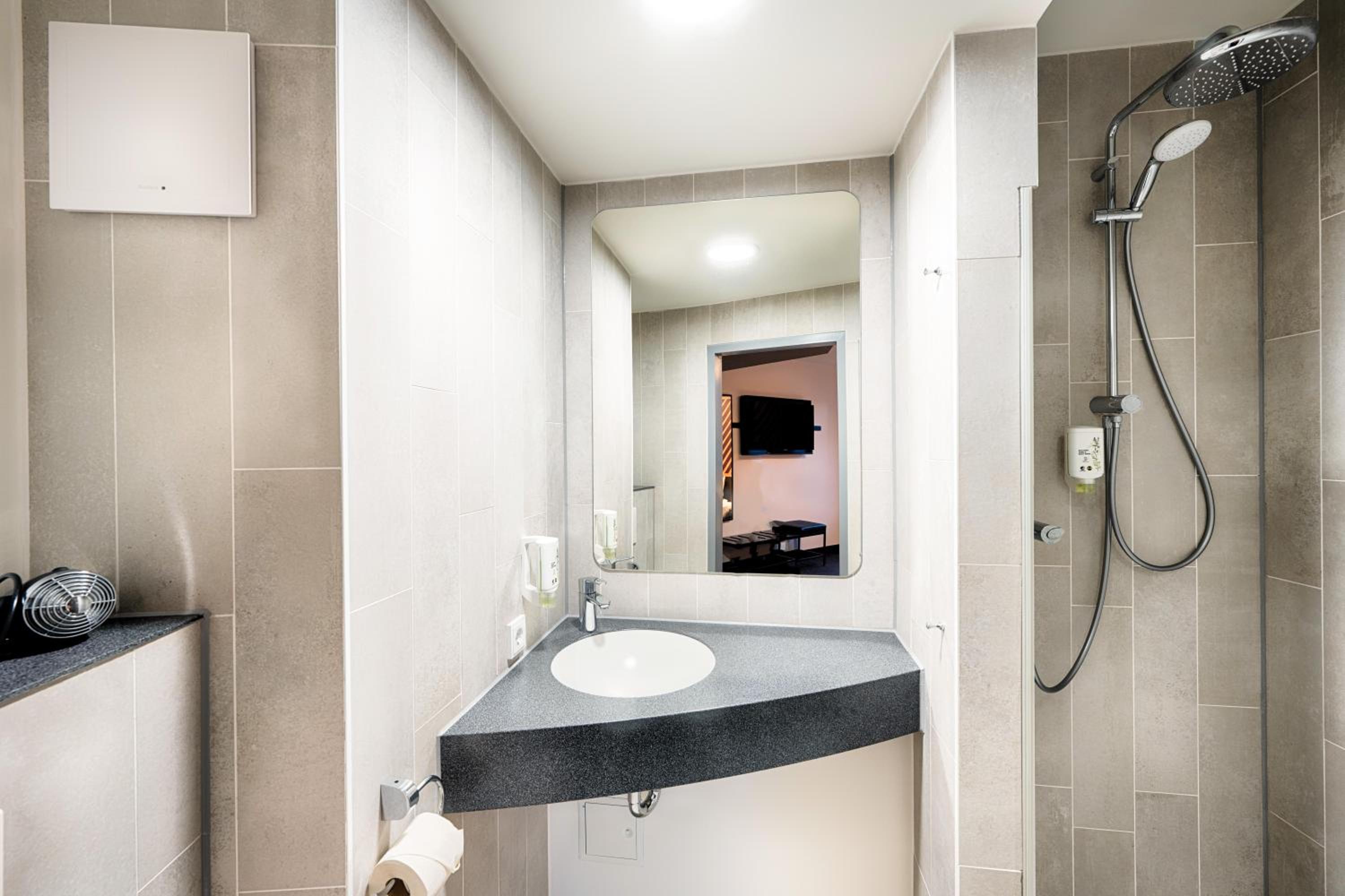 Double Room - Non-Smoking  - Photo 3