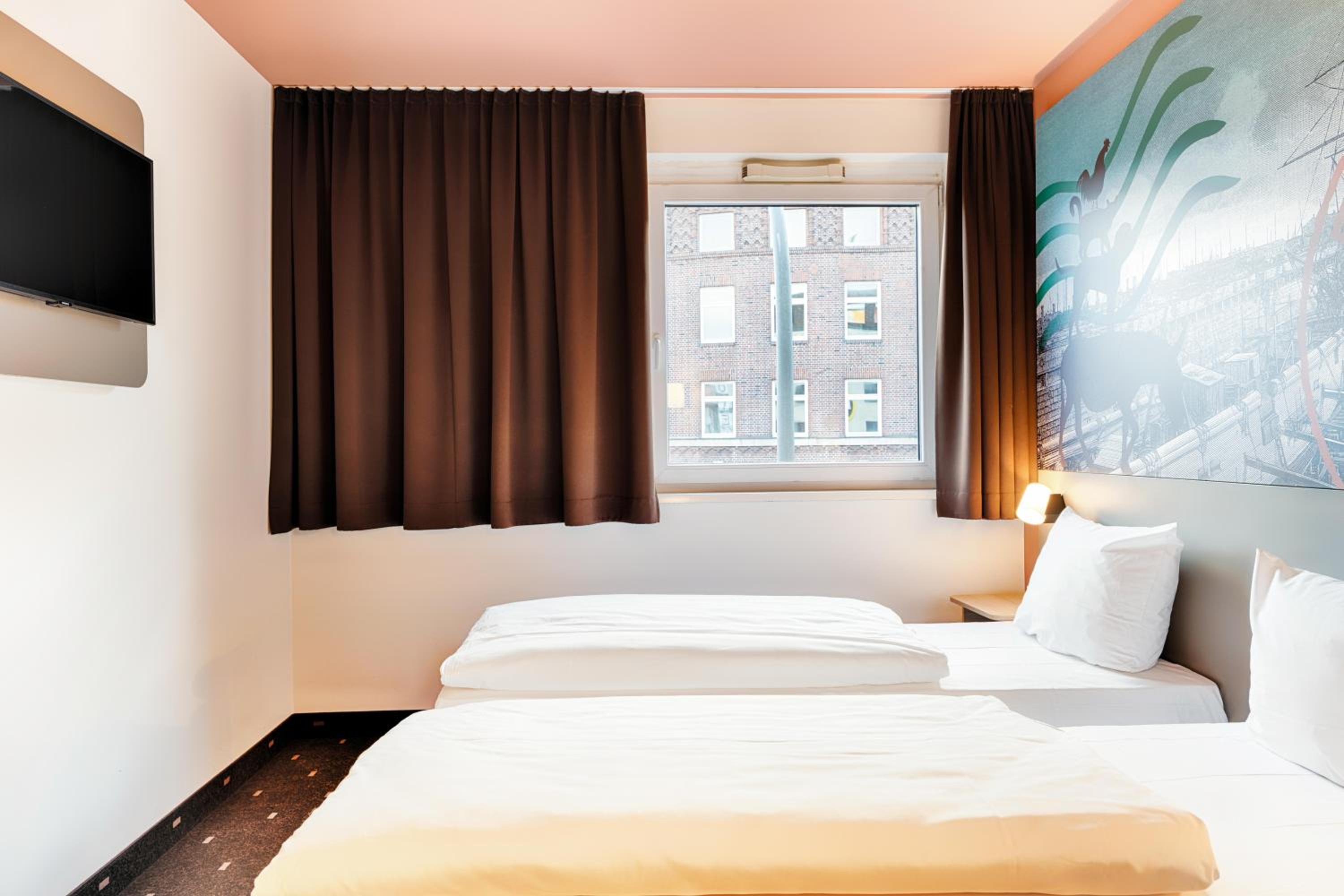 Twin Room - Non-Smoking - Photo 4