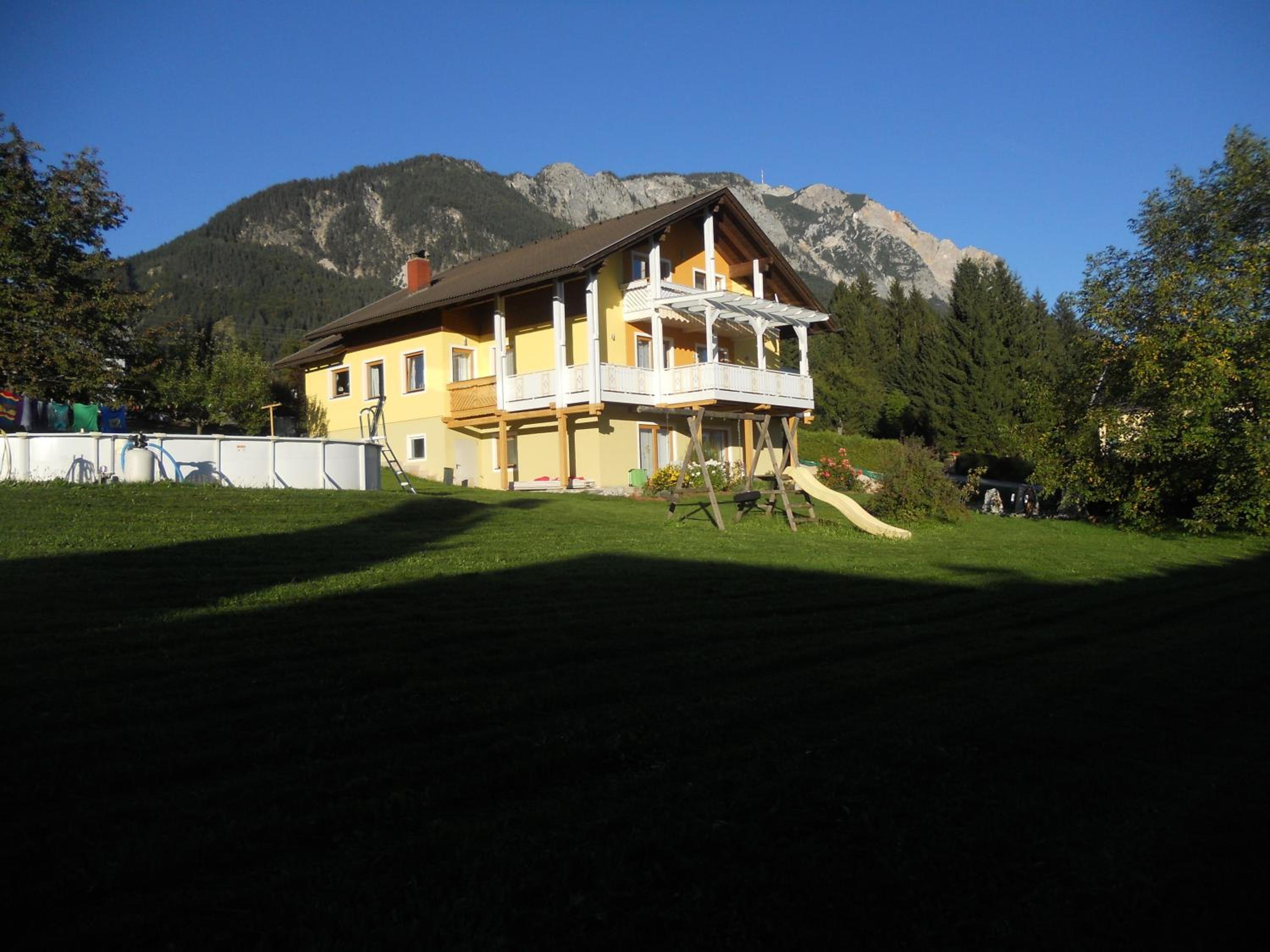 Apartment with Mountain View photo 2