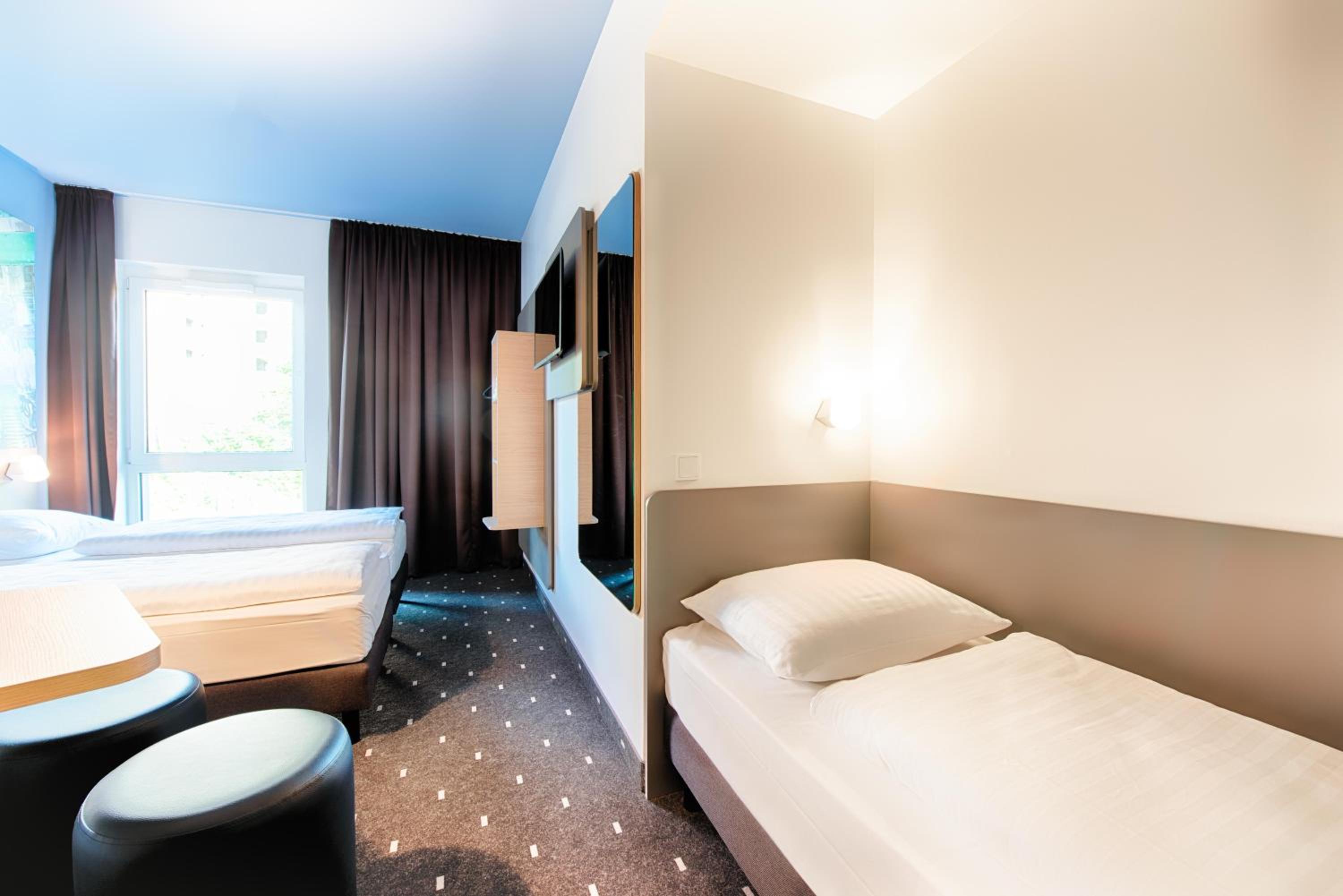 Triple Room thumbnail 5