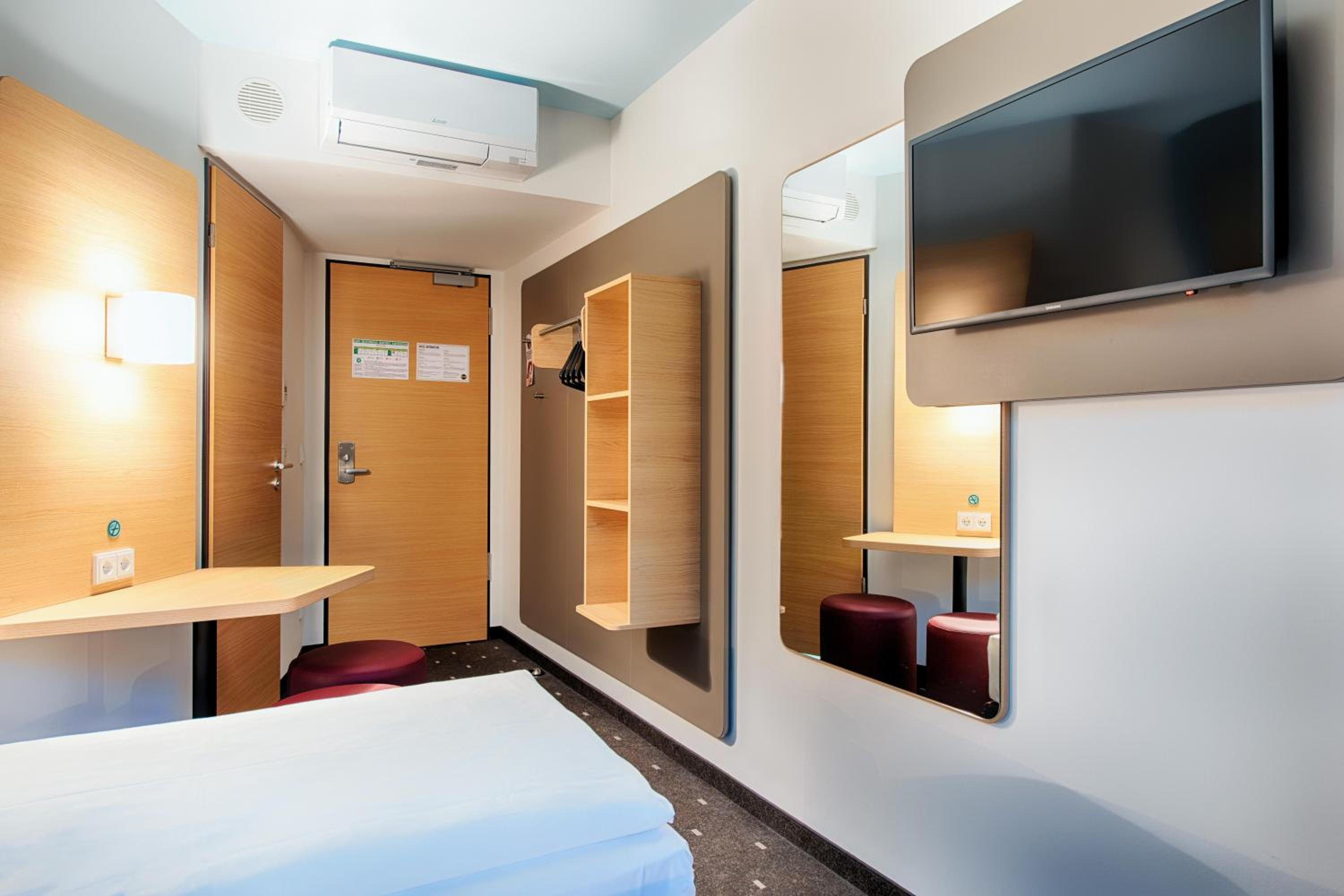 Twin Room - Photo 3