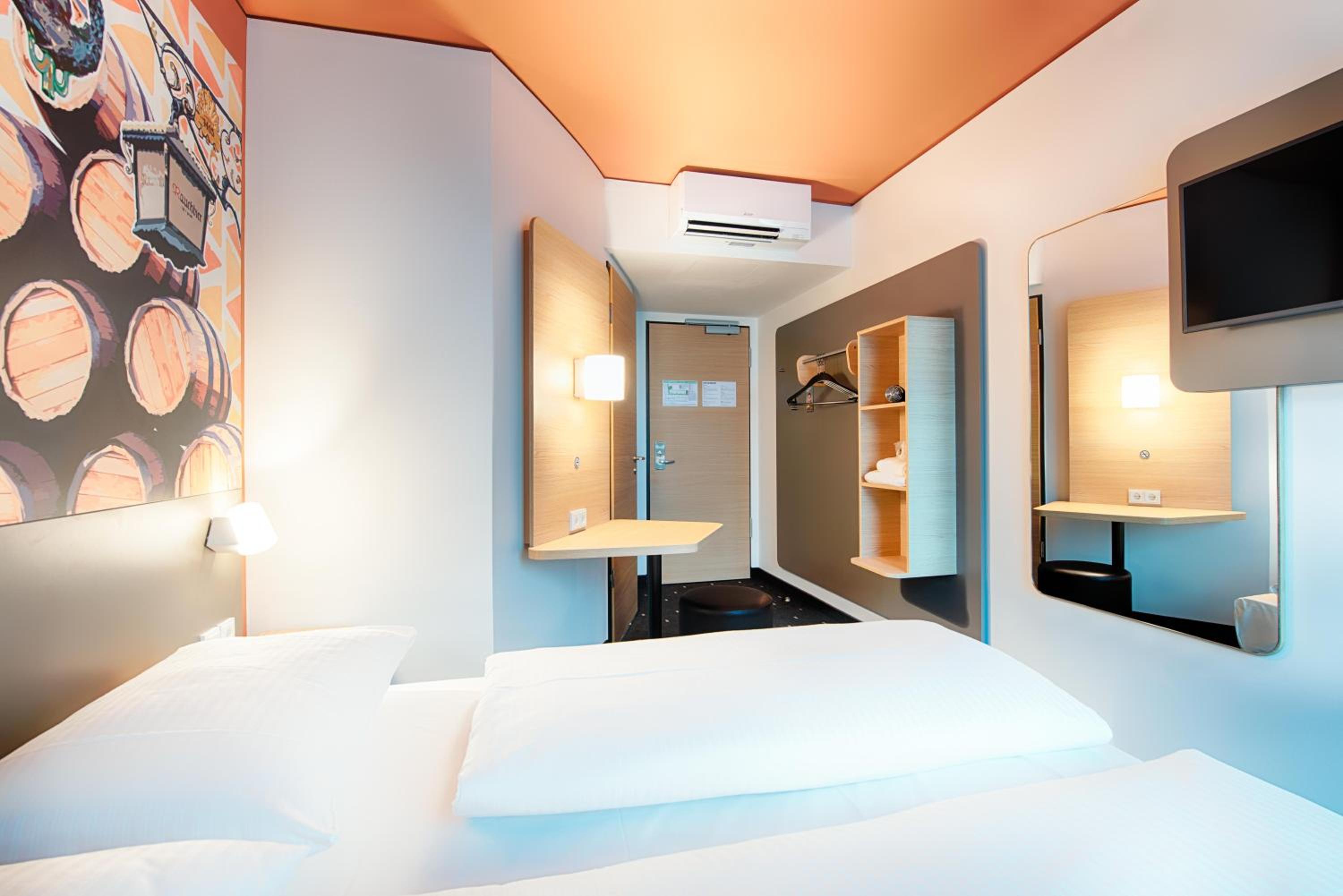 Double Room thumbnail 5