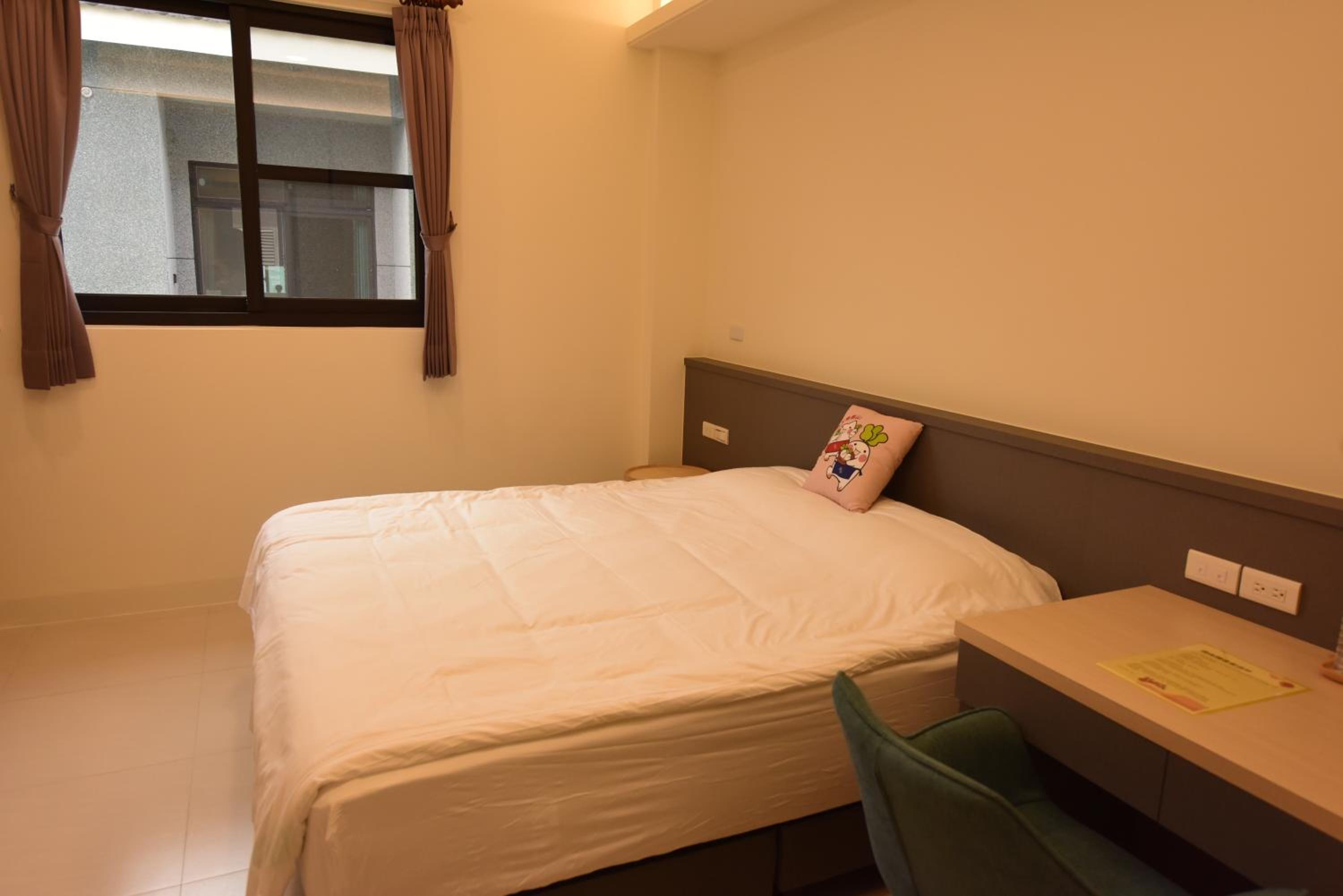 Queen Room with Balcony photo 1