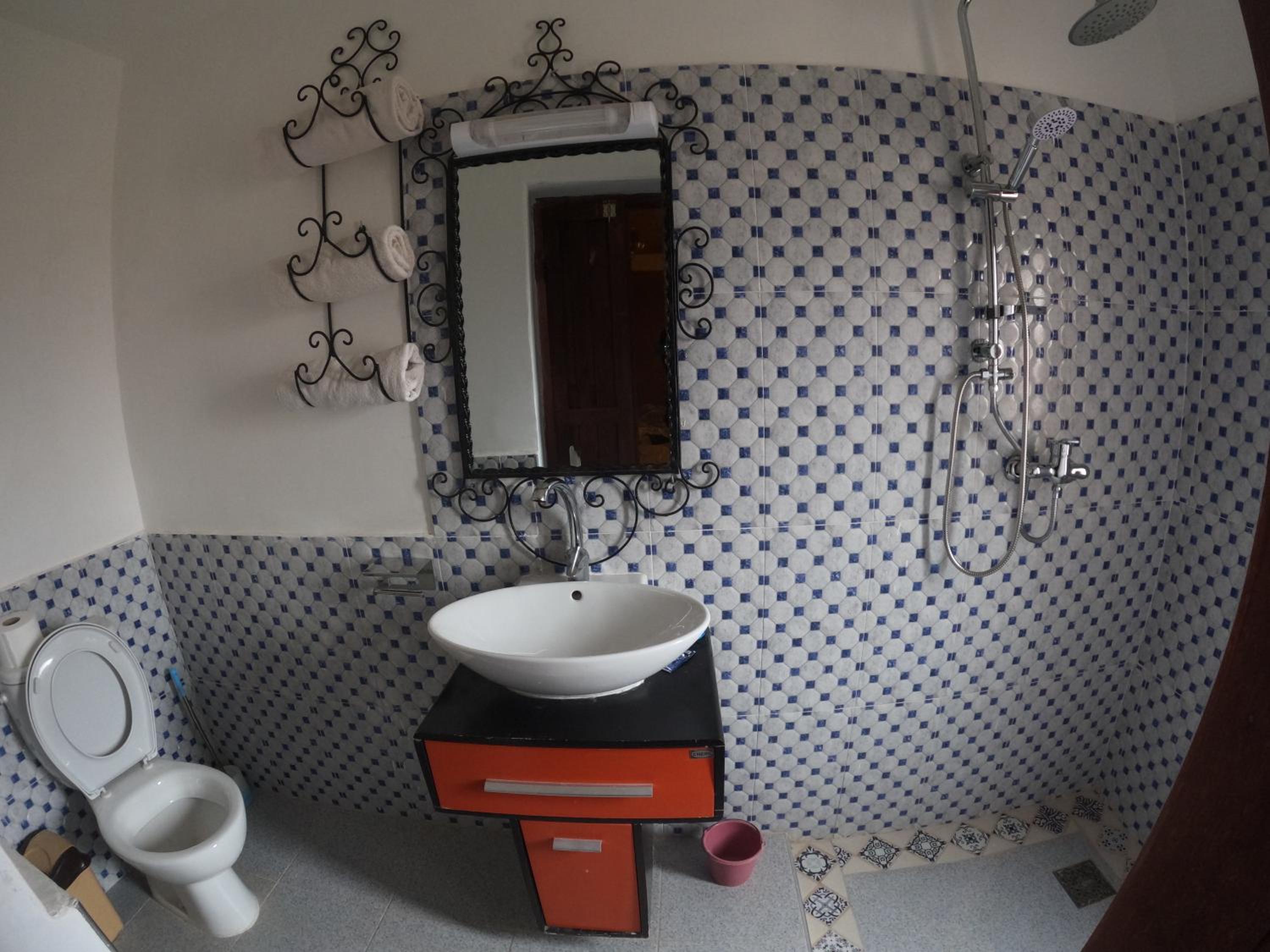 Double or Twin Room with Mountain View - Photo 4