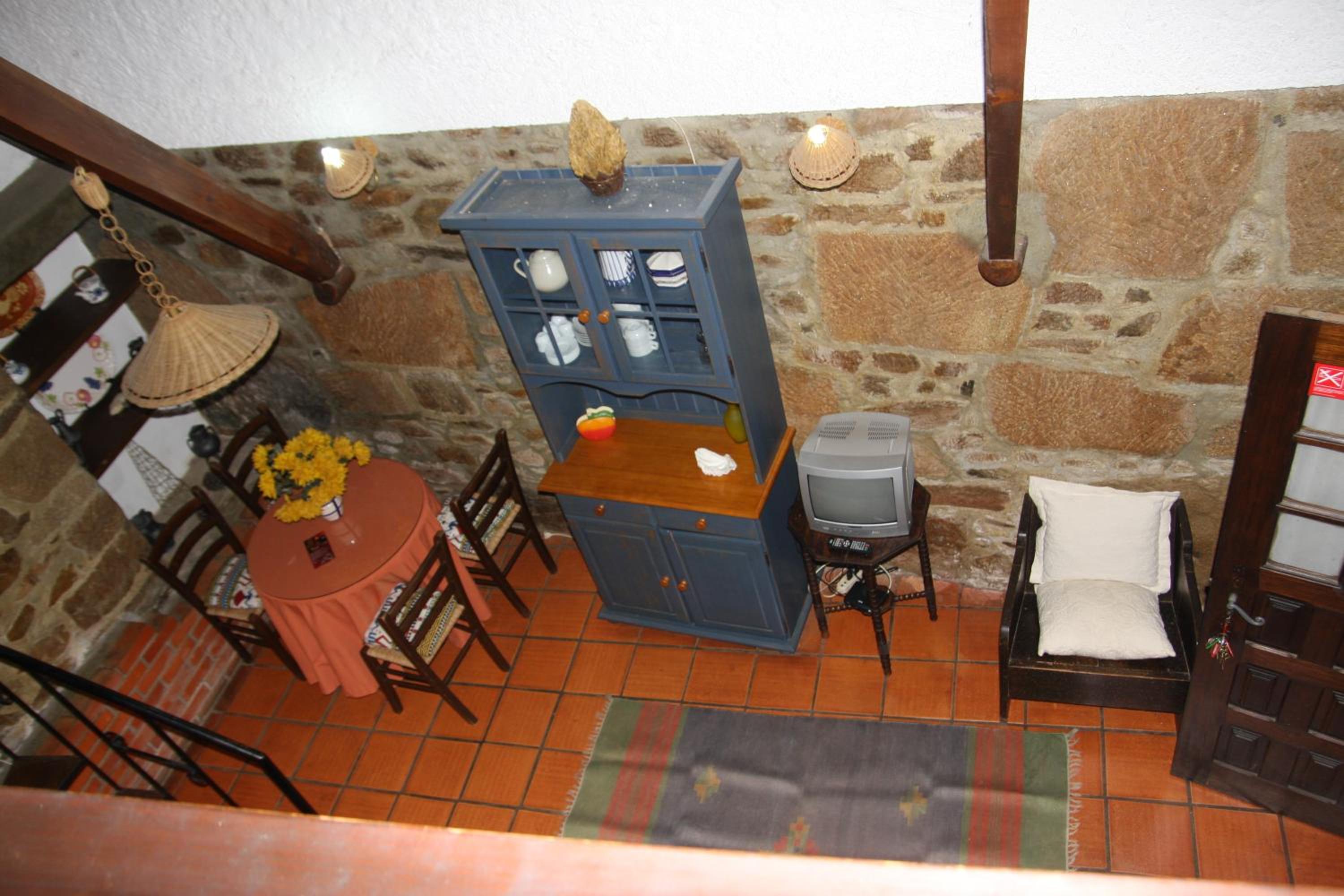 One-Bedroom Apartment - Photo 2