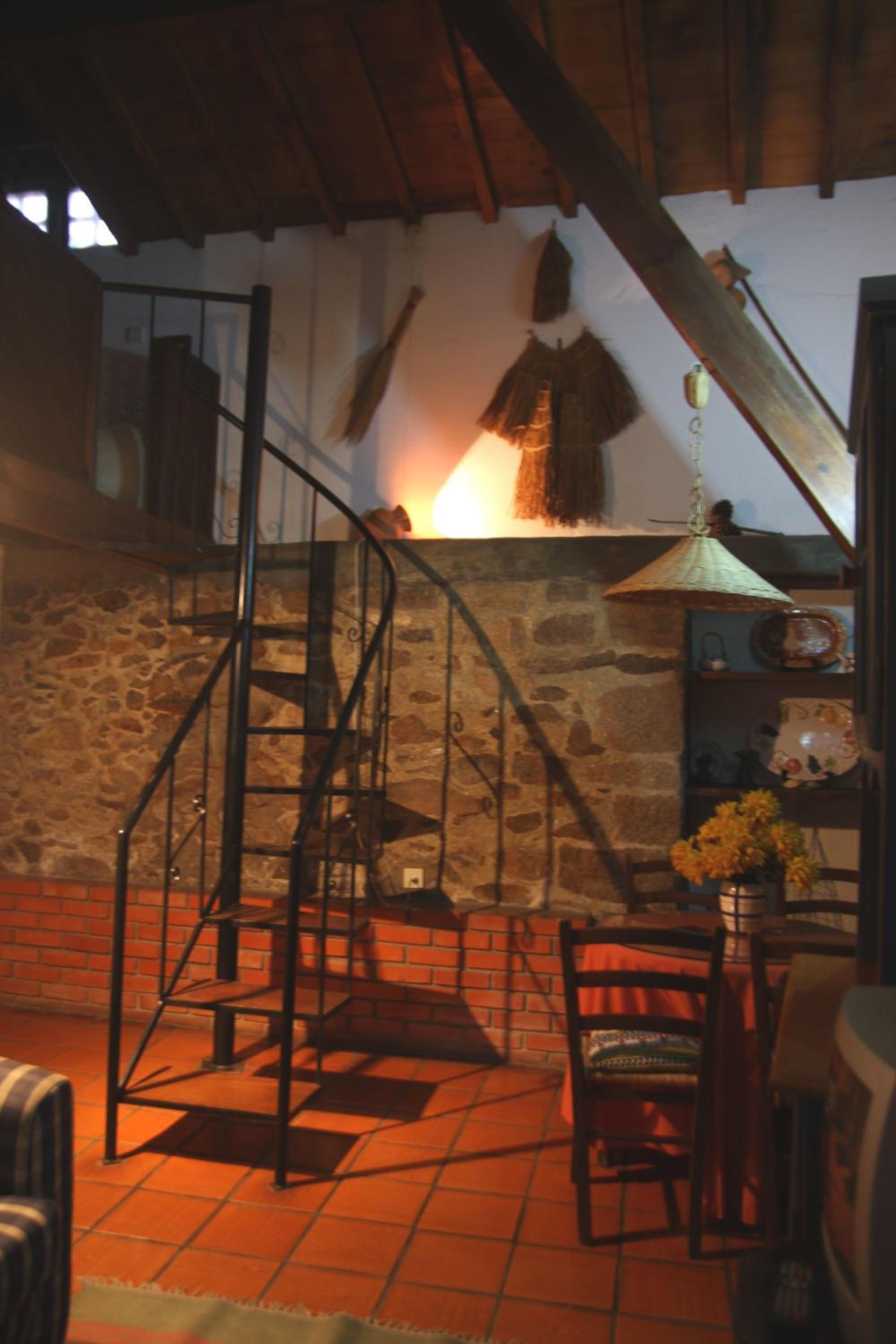 One-Bedroom Apartment - Photo 3