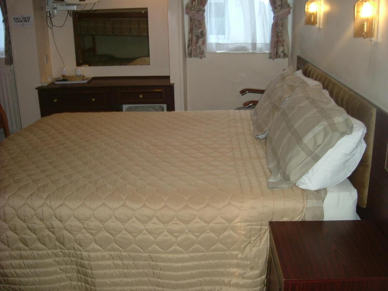 Family Room (2 Adults + 2 Children) photo 2