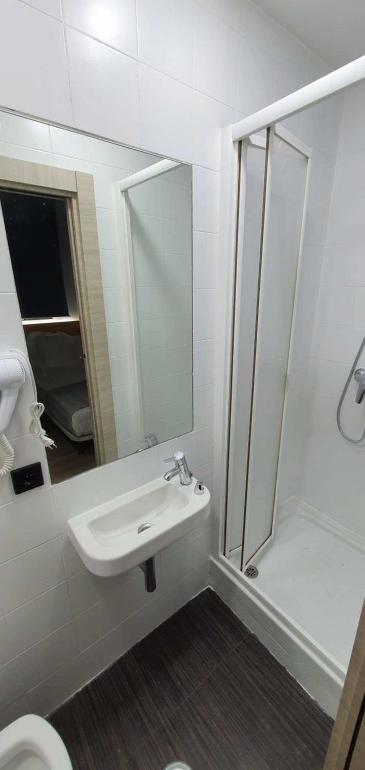 Single Room with Private Bathroom photo 2