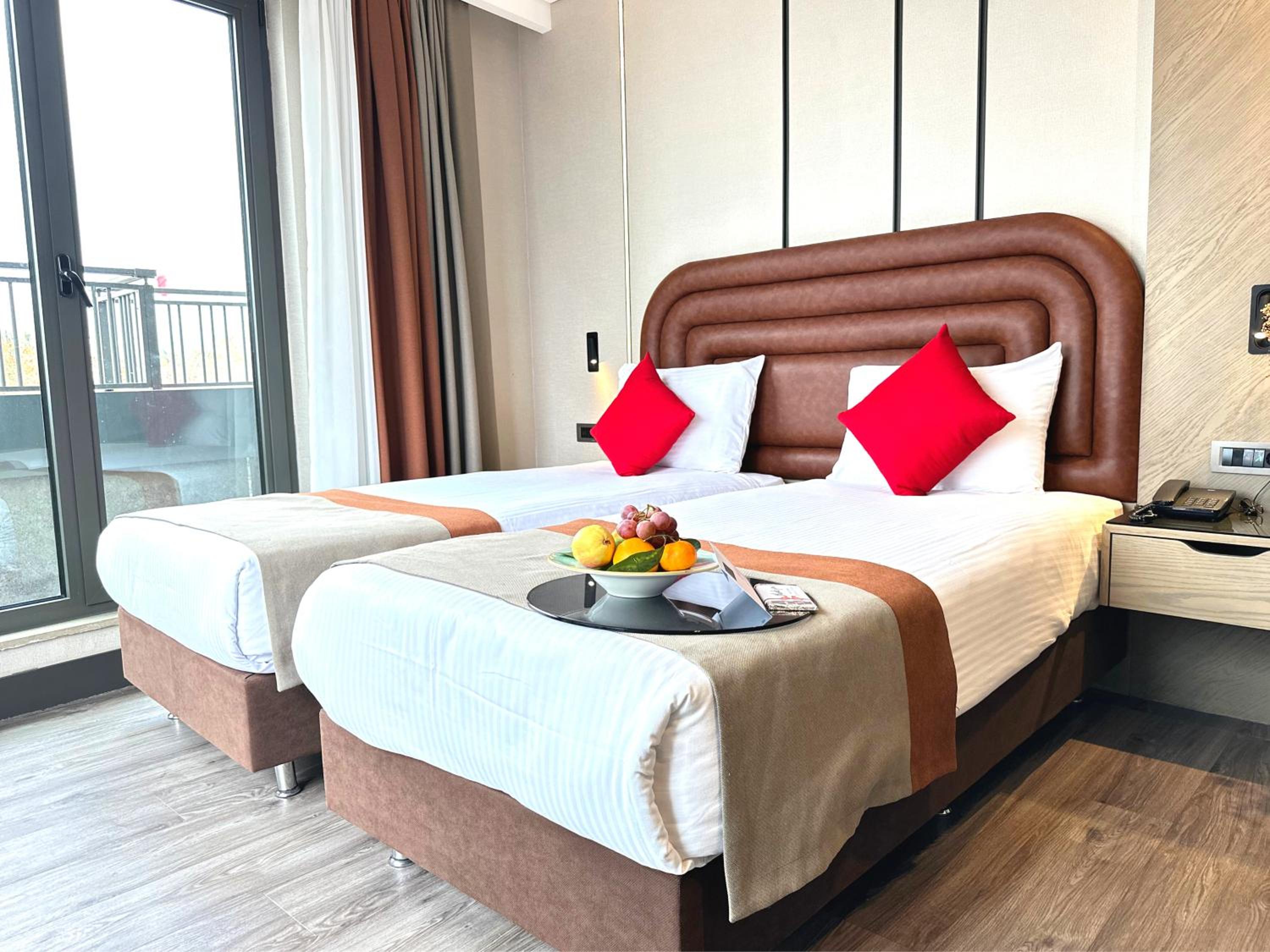 Deluxe Twin Room With Balcony photo 2