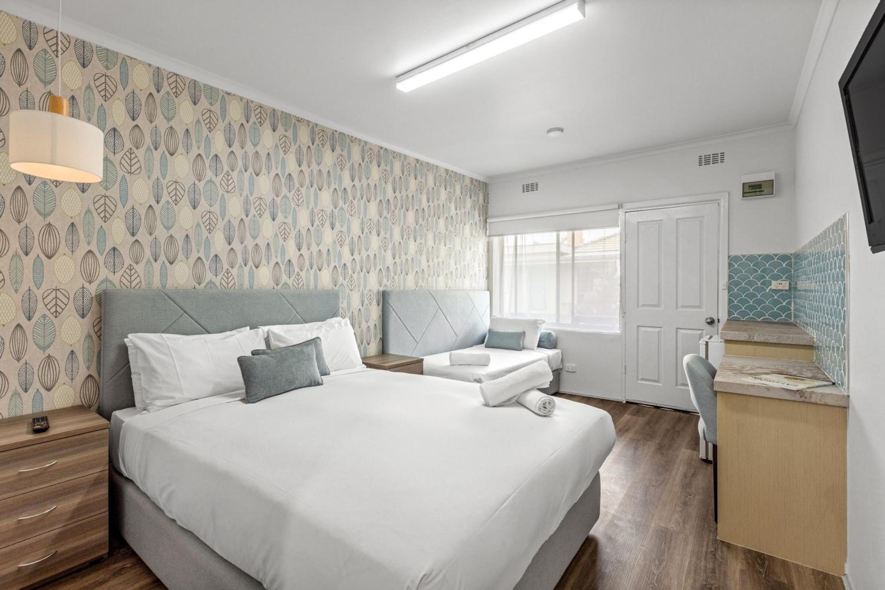 Standard Queen Room photo 3