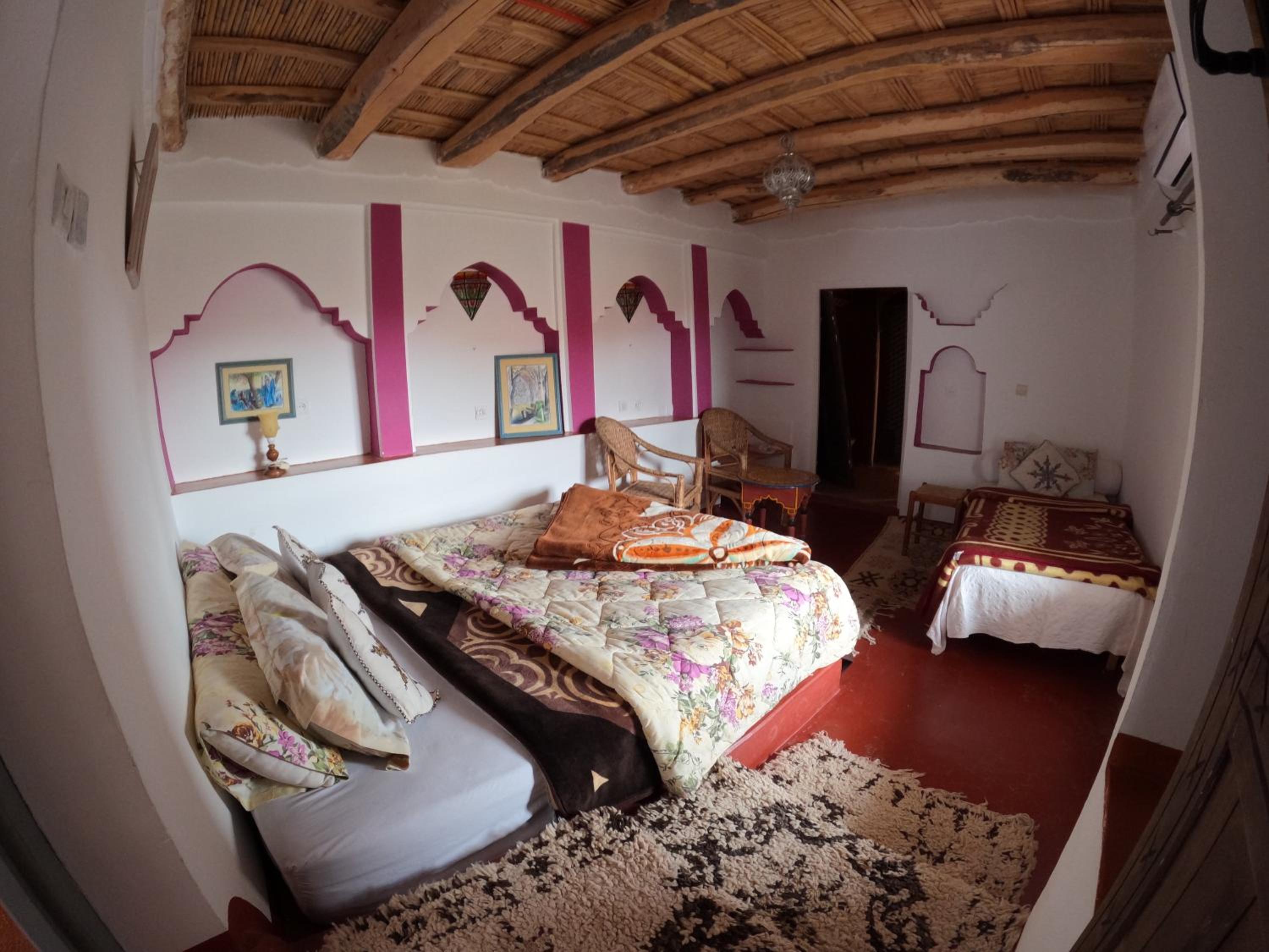 Double or Twin Room with Balcony - Photo 2