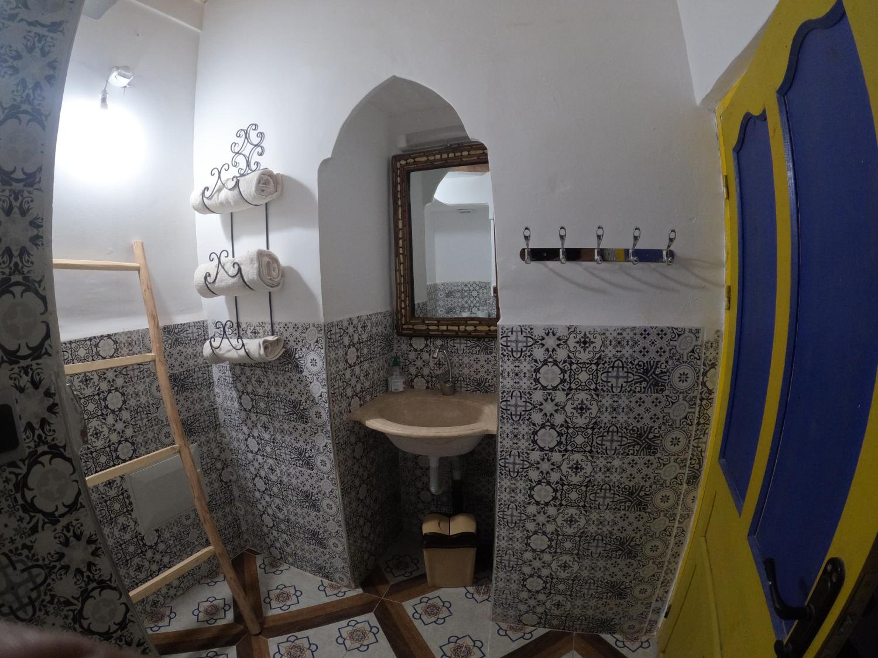 Family Room with Private Bathroom - Photo 10