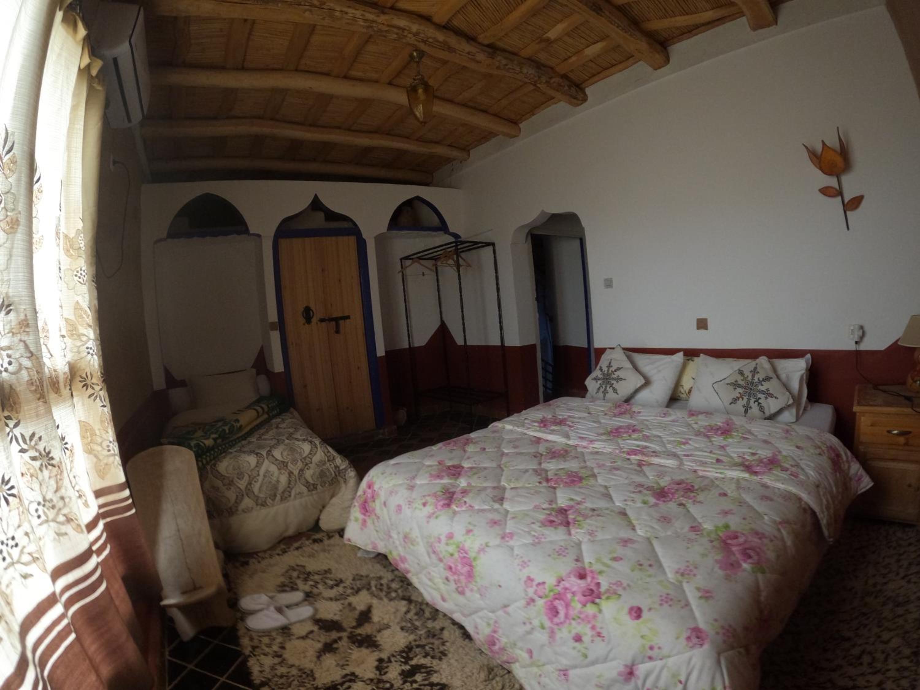 Family Room with Private Bathroom - Photo 7