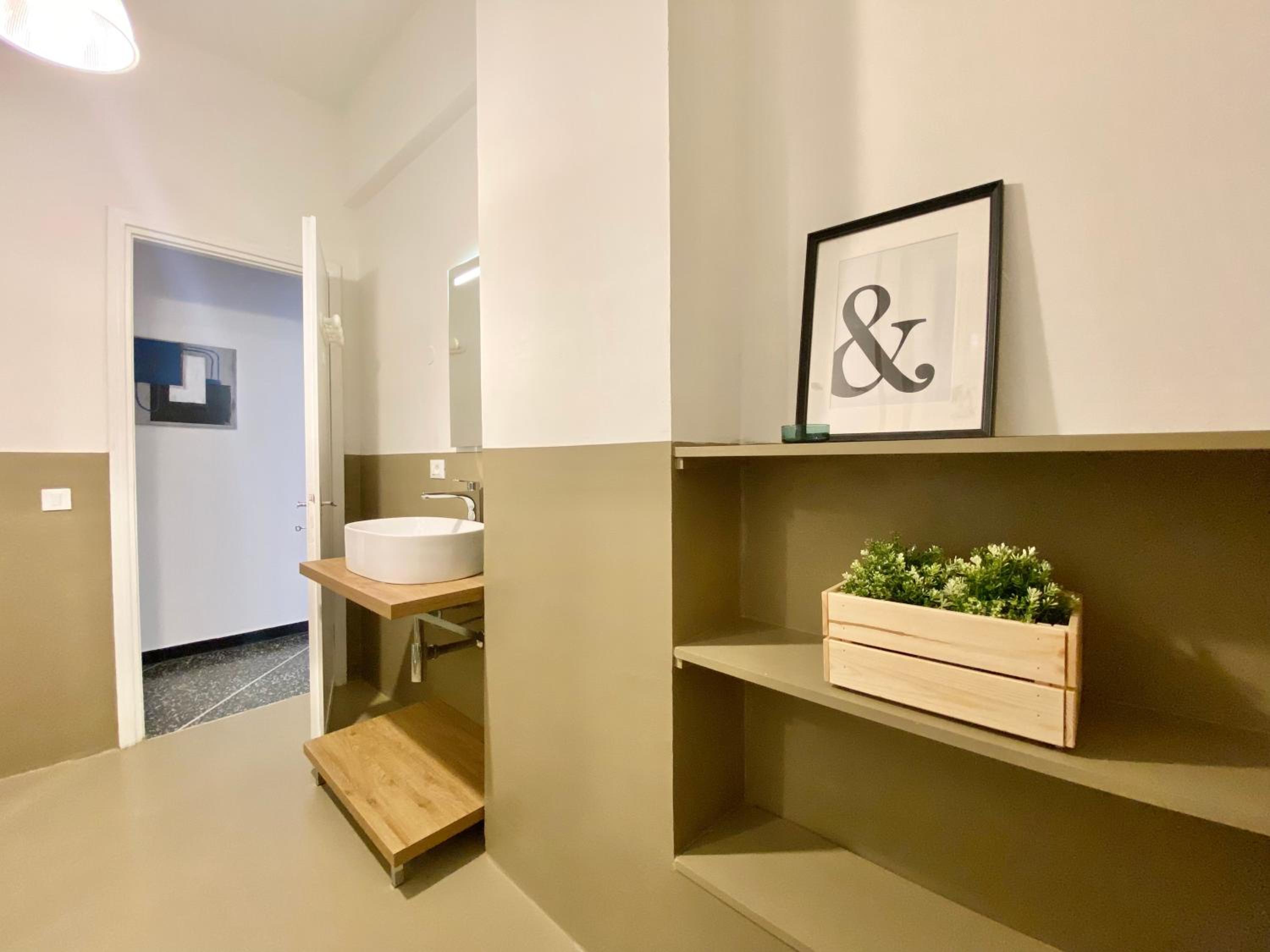 One-Bedroom Apartment photo 2