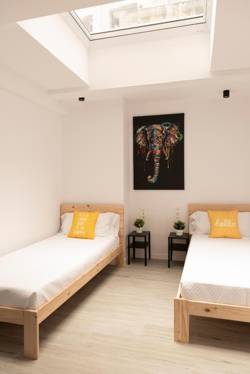 Twin Room with Private Bathroom - Photo 6