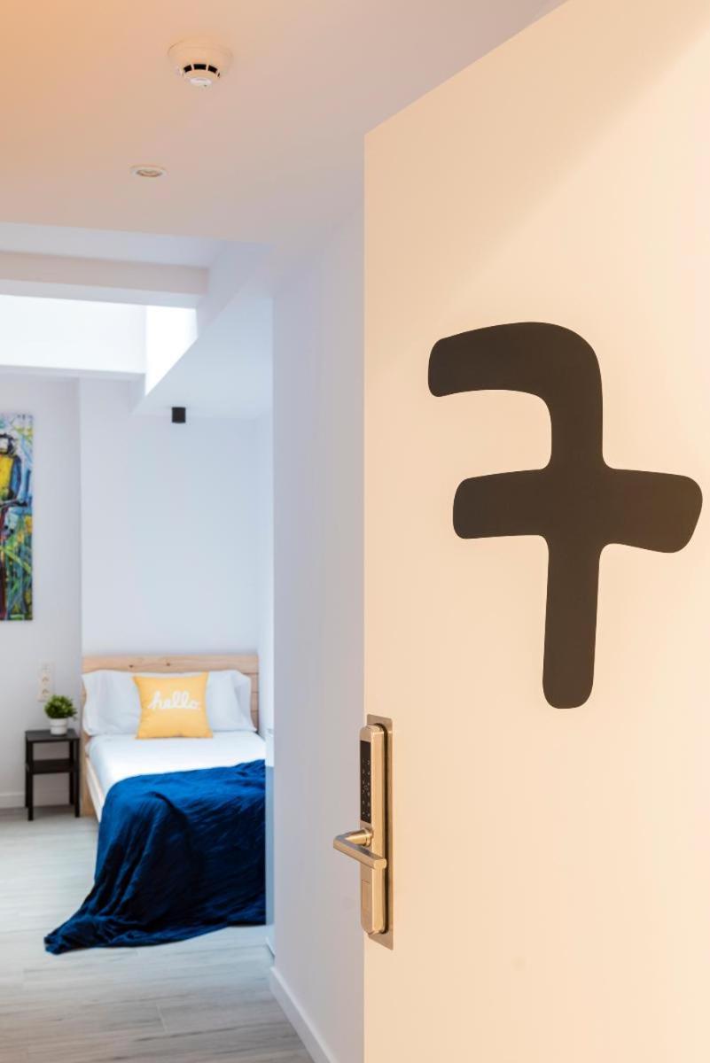 Twin Room with Private Bathroom - Photo 13