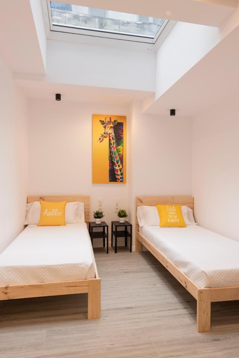 Twin Room with Private Bathroom - Photo 4