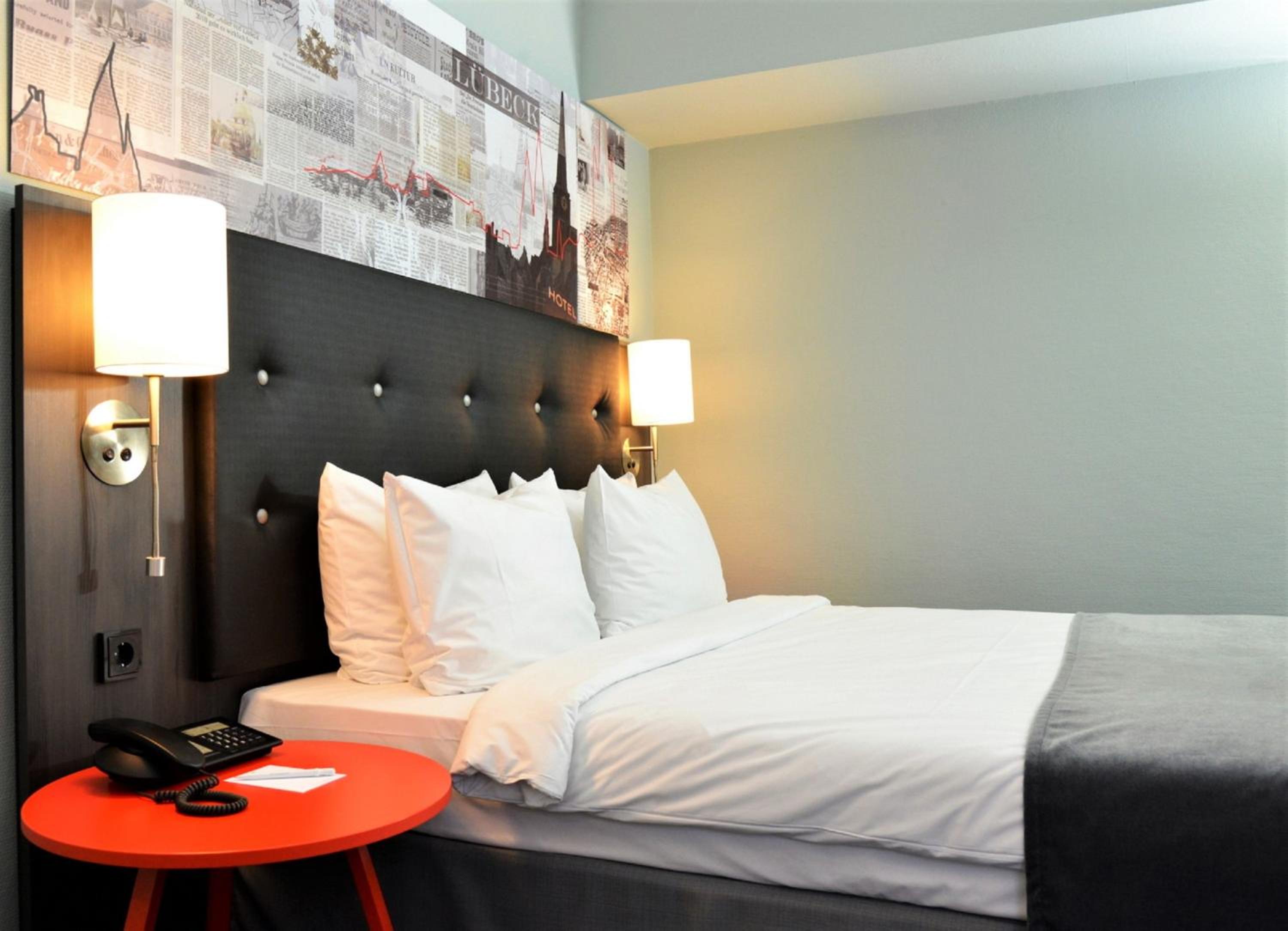 Superior Queen Room with Two Queen Beds - Non-Smoking - Photo 3