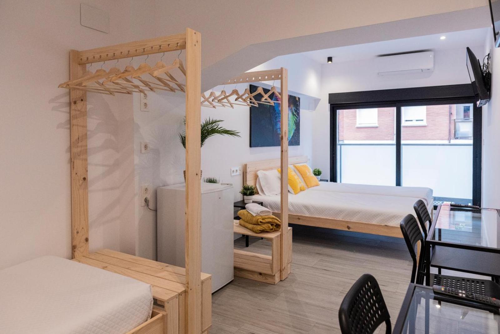 Quadruple Room with Private Bathroom - Photo 3