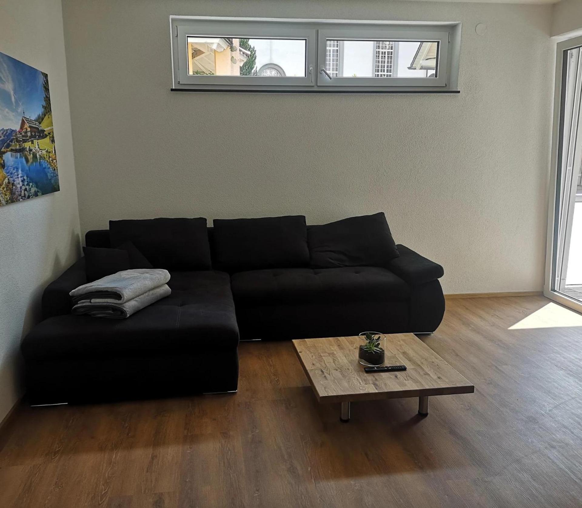 Two-Bedroom Apartment with Bath photo 2