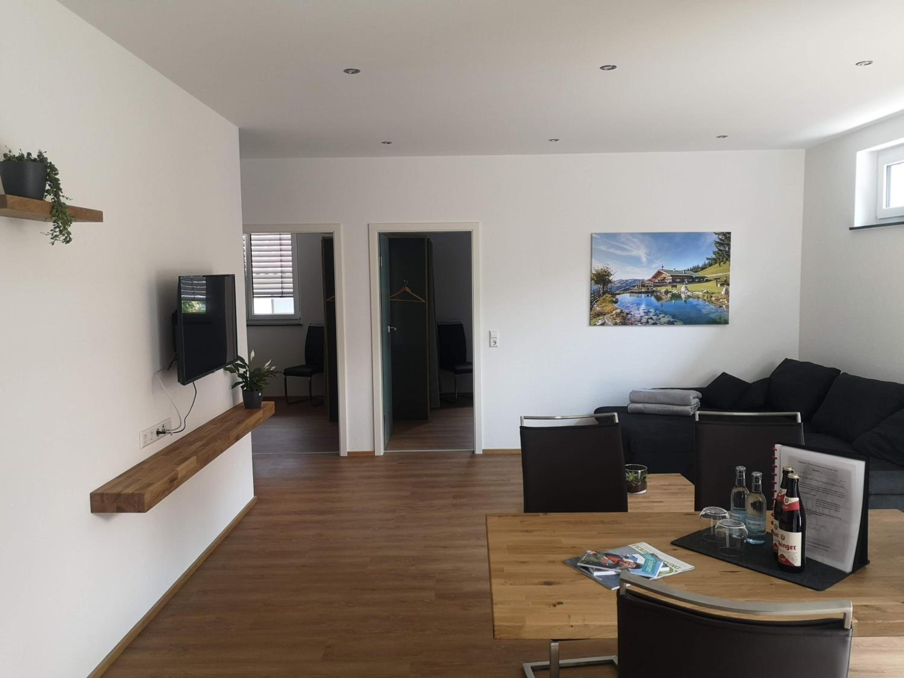 Two-Bedroom Apartment with Bath photo 3