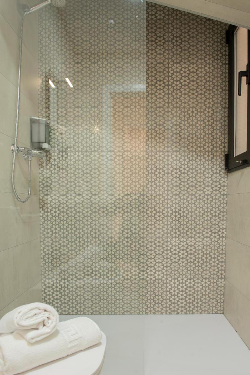 Double Room with Extra Bed - Photo 10