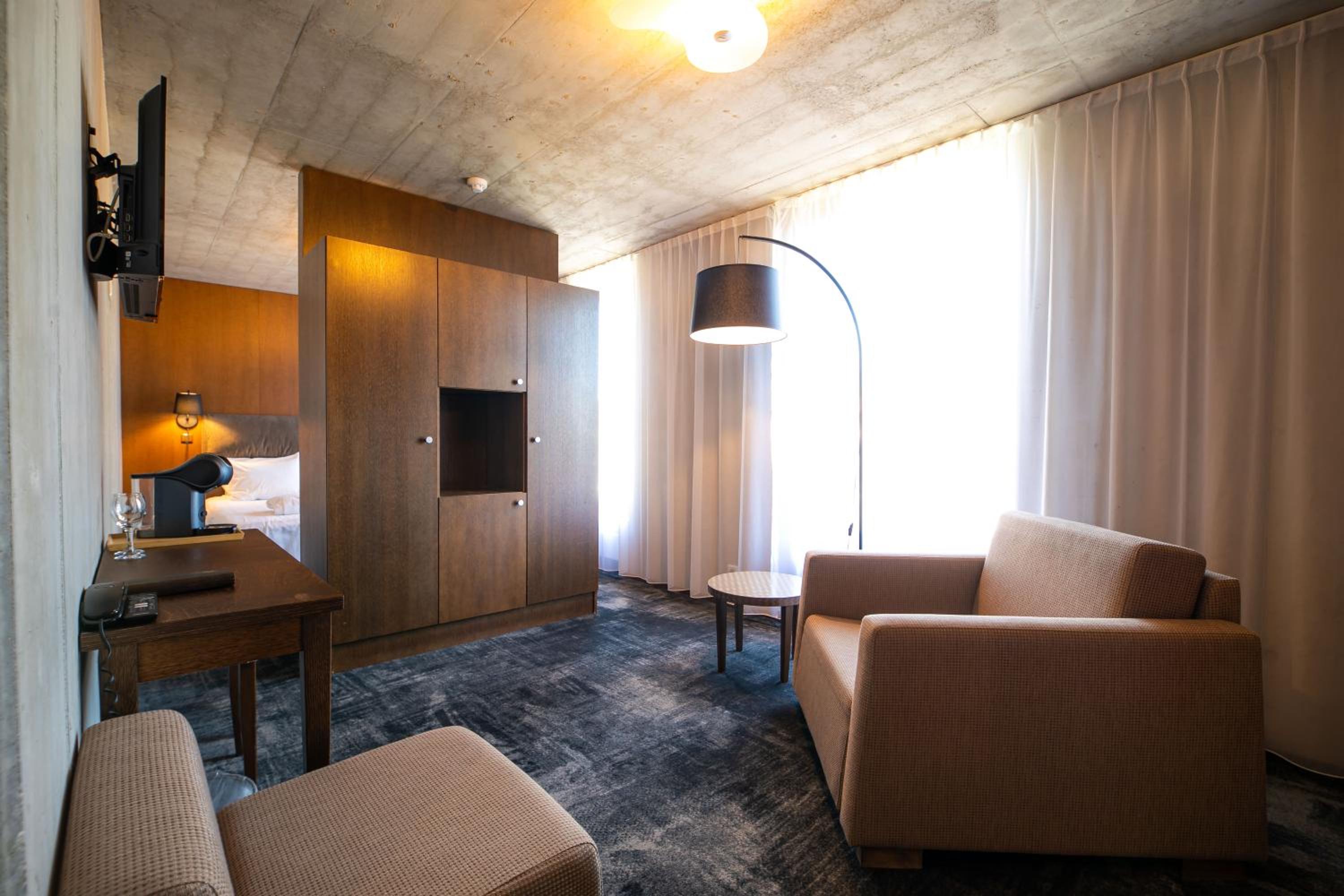 Suite with Spa Access photo 3