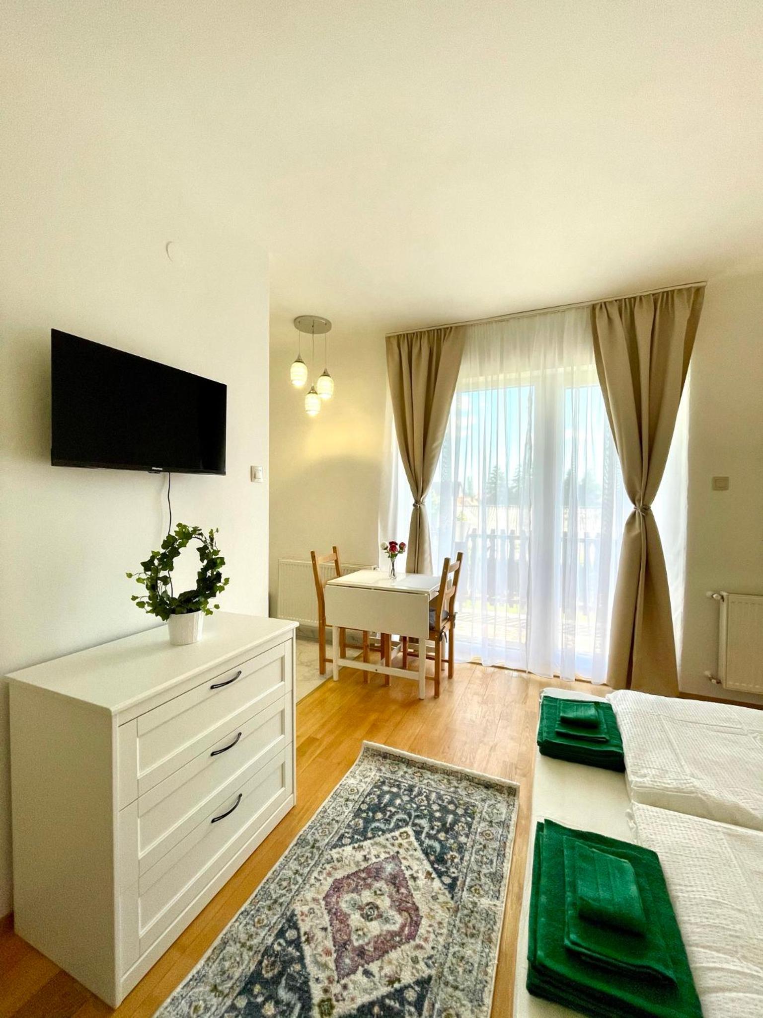 Apartment with Balcony photo 2